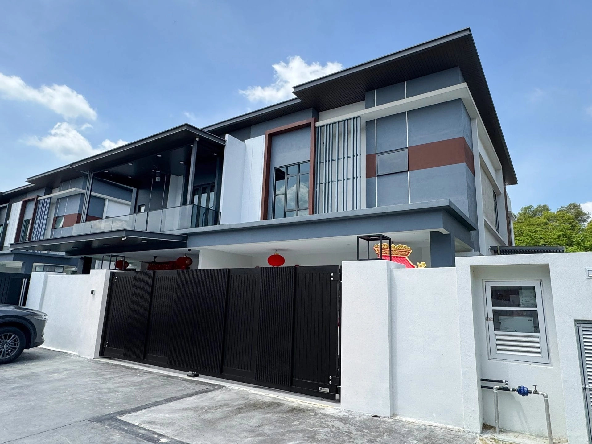 Trackless folding gate Trackless autogate Folding gate Malaysia Aluminium gate Malaysia Delux autogate Unigate Autogate Malaysia Unigate Malaysia Trackless gate Malaysia Aluminium gate supplier Malaysia Aluminium auto gate Autogate price Autogate system price Trackless autogate malaysia price Autogate malaysia price Aluminium gate suppliers x19