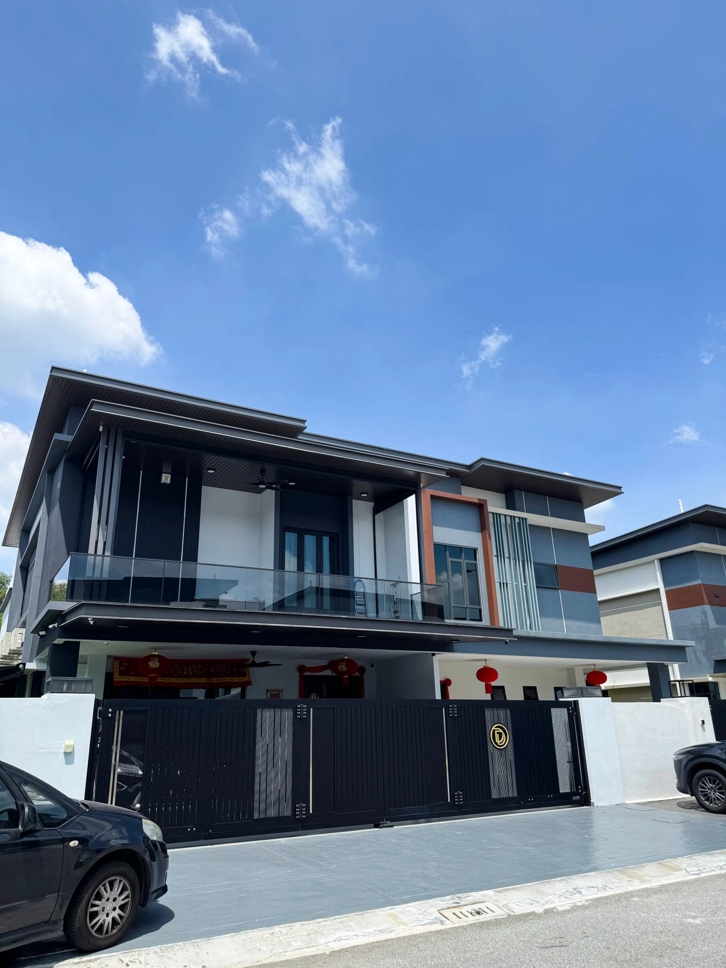 Trackless folding gate Trackless autogate Folding gate Malaysia Aluminium gate Malaysia Delux autogate Unigate Autogate Malaysia Unigate Malaysia Trackless gate Malaysia Aluminium gate supplier Malaysia Aluminium auto gate Autogate price Autogate system price Trackless autogate malaysia price Autogate malaysia price Aluminium gate suppliers vazz 2