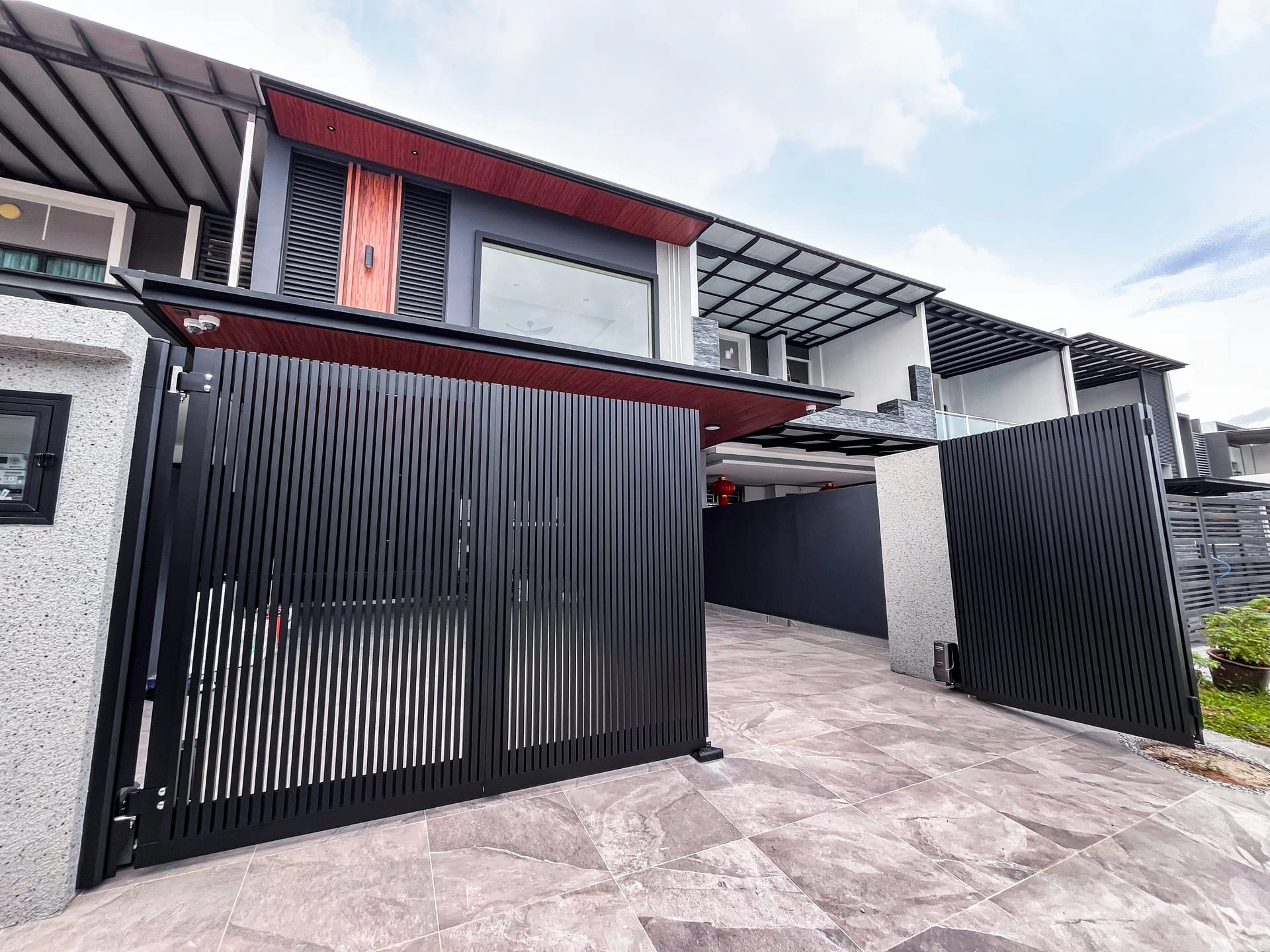 Trackless folding gate Trackless autogate Folding gate Malaysia Aluminium gate Malaysia Delux autogate Unigate Autogate Malaysia Unigate Malaysia Trackless gate Malaysia Aluminium gate supplier Malaysia Aluminium auto gate Autogate price Autogate system price Trackless autogate malaysia price Autogate malaysia price Aluminium gate suppliers x8