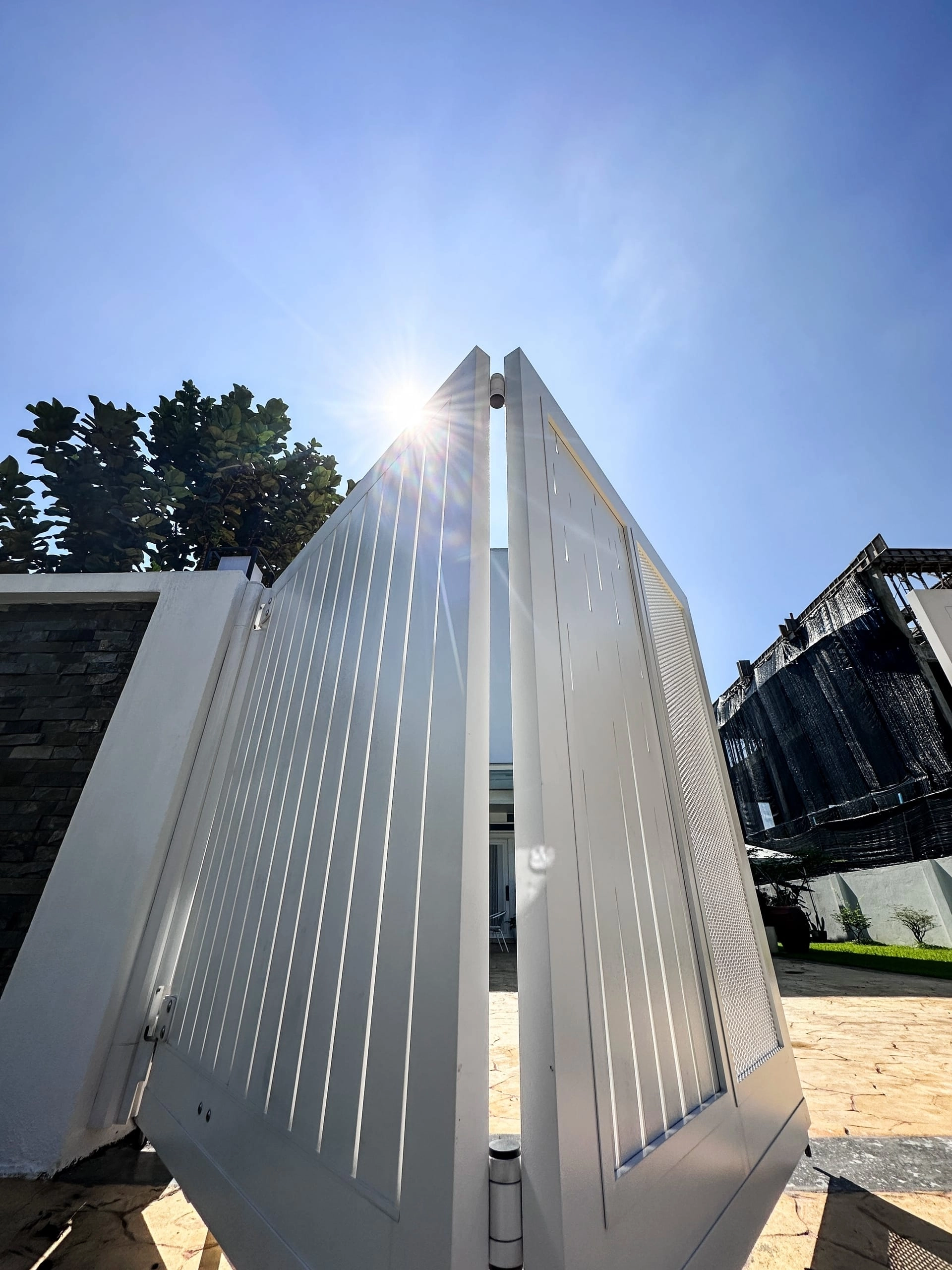 Trackless folding gate Trackless autogate Folding gate Malaysia Aluminium gate Malaysia Delux autogate Unigate Autogate Malaysia Unigate Malaysia Trackless gate Malaysia Aluminium gate supplier Malaysia Aluminium auto gate Autogate price Autogate system price Trackless autogate malaysia price Autogate malaysia price Aluminium gate suppliers showy