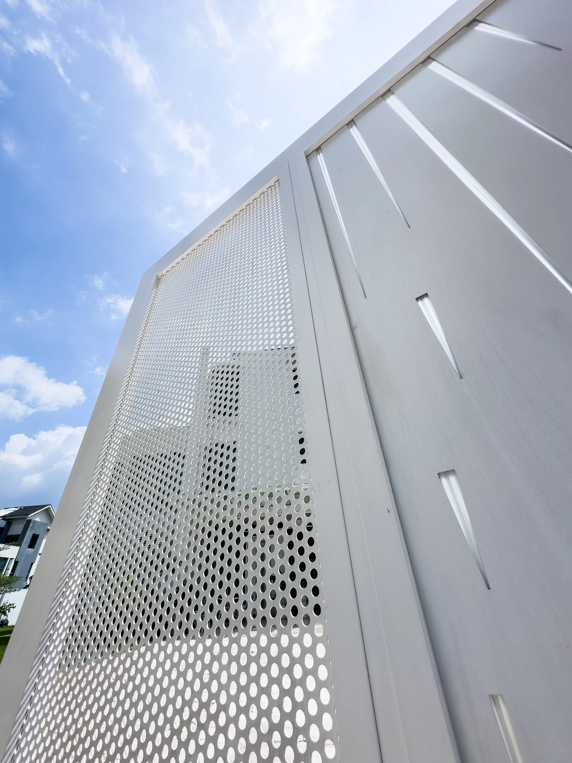 Trackless folding gate Trackless autogate Folding gate Malaysia Aluminium gate Malaysia Delux autogate Unigate Autogate Malaysia Unigate Malaysia Trackless gate Malaysia Aluminium gate supplier Malaysia Aluminium auto gate Autogate price Autogate system price Trackless autogate malaysia price Autogate malaysia price Aluminium gate suppliers showy