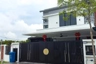 Trackless folding gate Trackless autogate Folding gate Malaysia Aluminium gate Malaysia Delux autogate Unigate Autogate Malaysia Unigate Malaysia Trackless gate Malaysia Aluminium gate supplier Malaysia Aluminium auto gate Autogate price Autogate system price Trackless autogate malaysia price Autogate malaysia price Aluminium gate suppliers grono 1