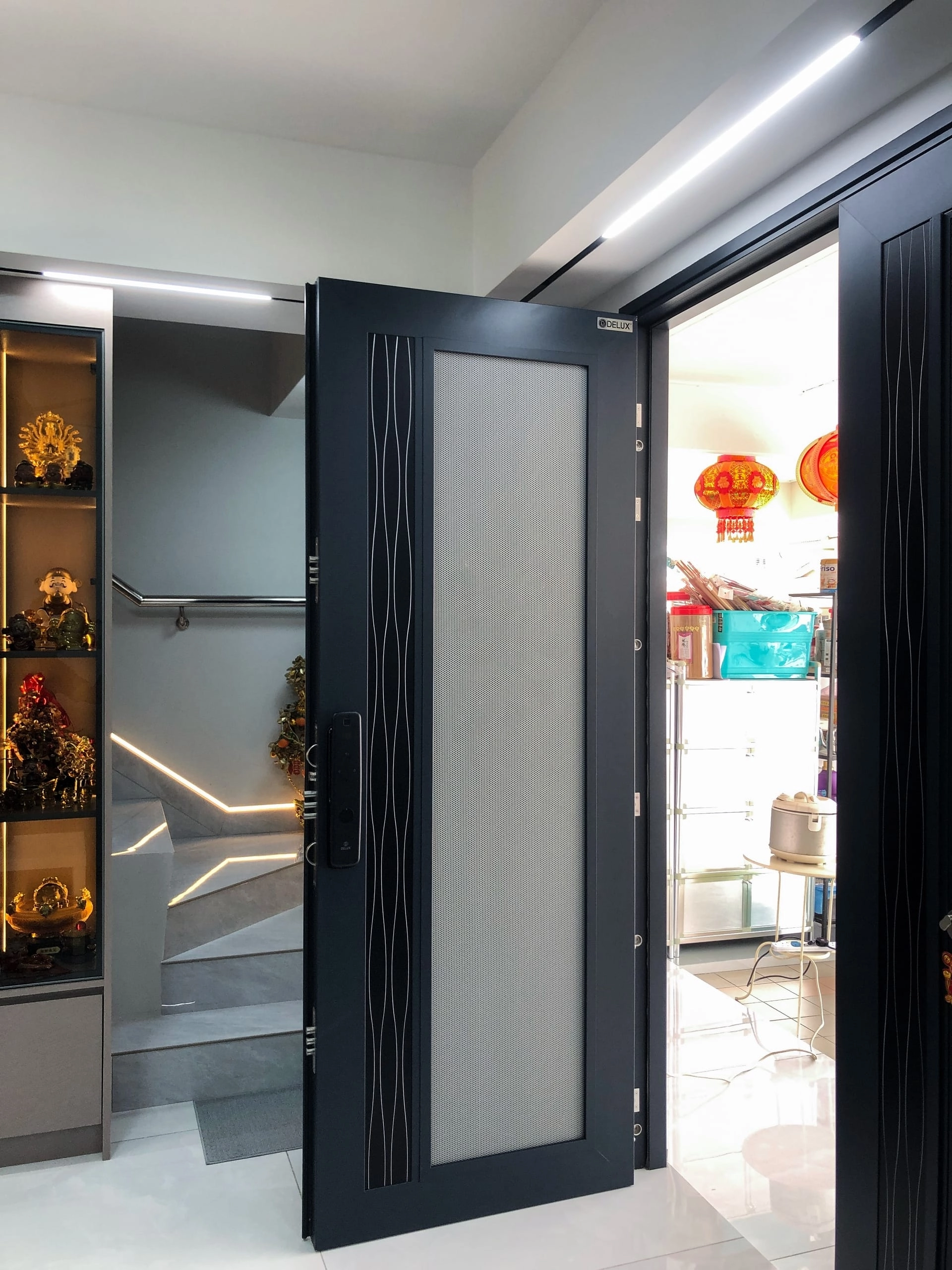Security door Malaysia Aluminum door Luxury security door Delux security door price Aluminium security door Alutechdoor Security door design for home Best safety door Best security door malaysia Modern security door Security door design Safety door Malaysia Premium security door dt602