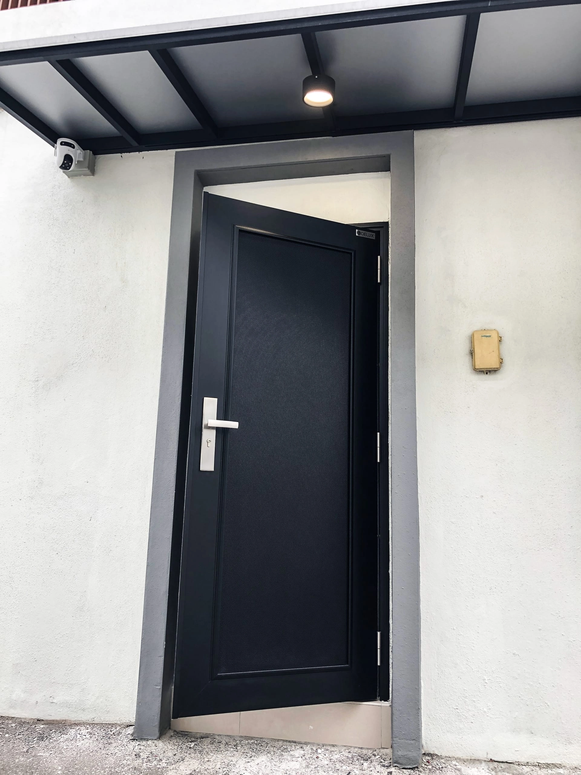 Security door Malaysia Aluminum door Luxury security door Delux security door price Aluminium security door Alutechdoor Security door design for home Best safety door Best security door malaysia Modern security door Security door design Safety door Malaysia Premium security door dt901