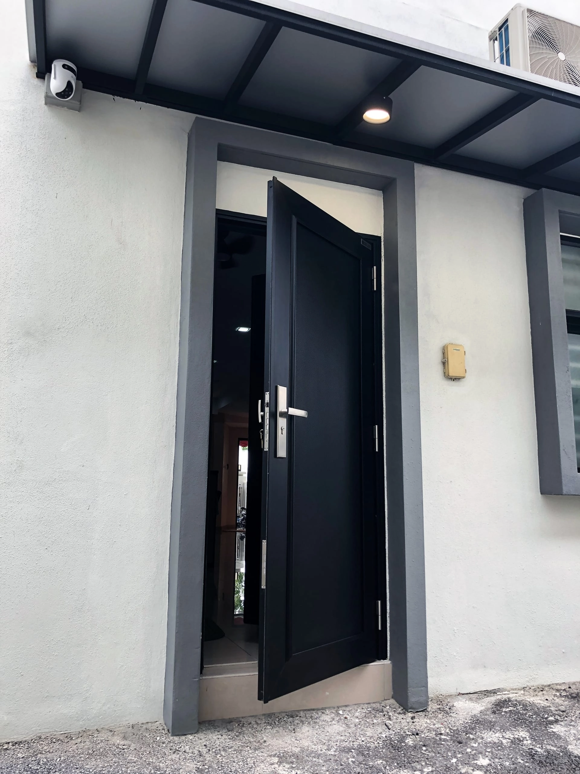 Security door Malaysia Aluminum door Luxury security door Delux security door price Aluminium security door Alutechdoor Security door design for home Best safety door Best security door malaysia Modern security door Security door design Safety door Malaysia Premium security door dt901