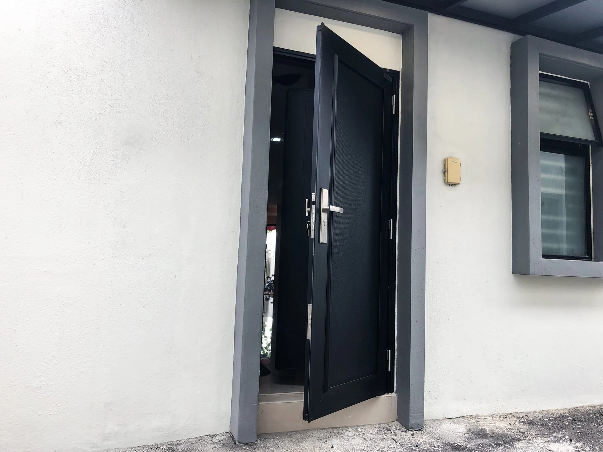 Security door Malaysia Aluminum door Luxury security door Delux security door price Aluminium security door Alutechdoor Security door design for home Best safety door Best security door malaysia Modern security door Security door design Safety door Malaysia Premium security door dt901