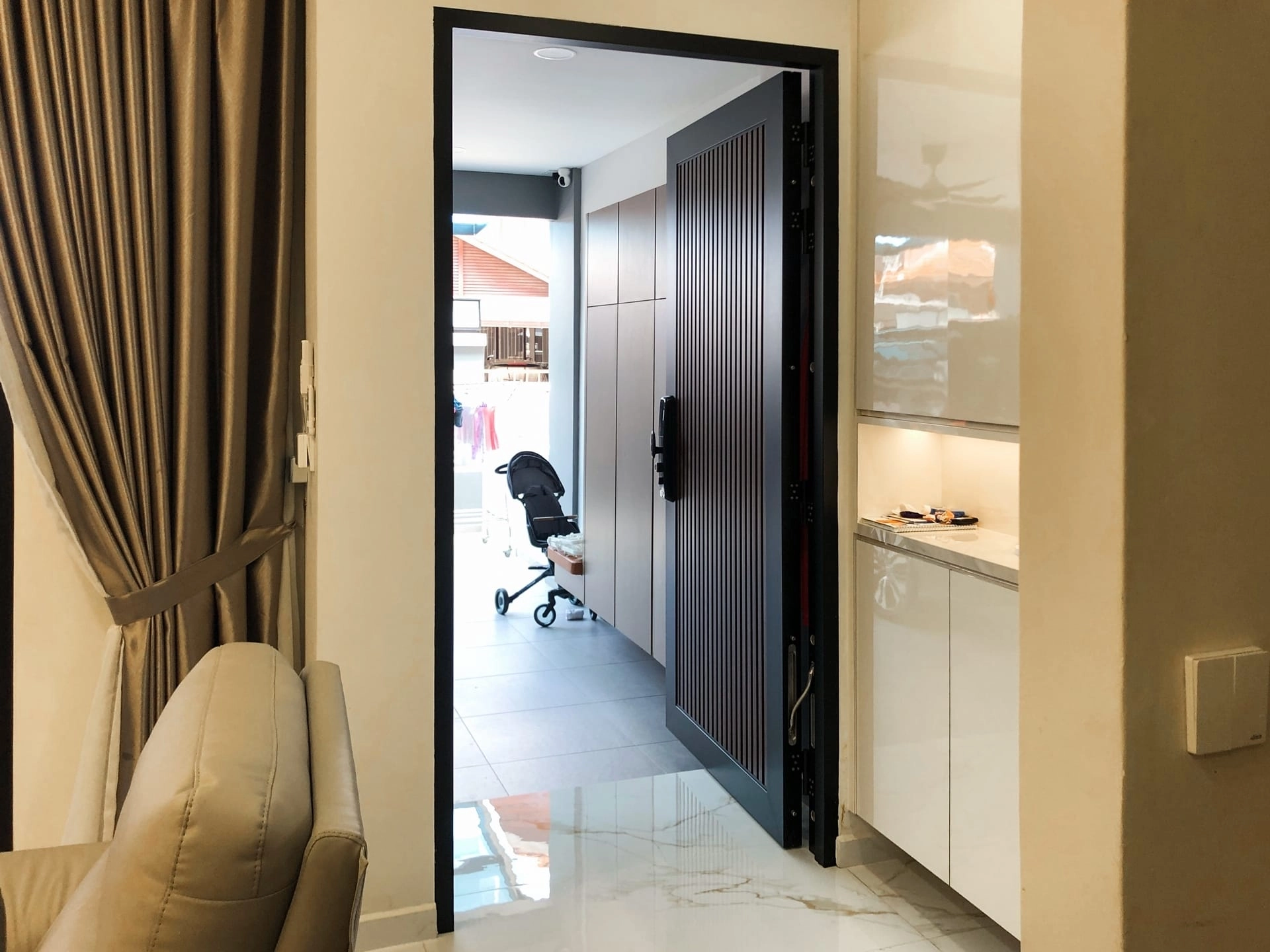 Security door Malaysia Aluminum door Luxury security door Delux security door price Aluminium security door Alutechdoor Security door design for home Best safety door Best security door malaysia Modern security door Security door design Safety door Malaysia Premium security door dt663