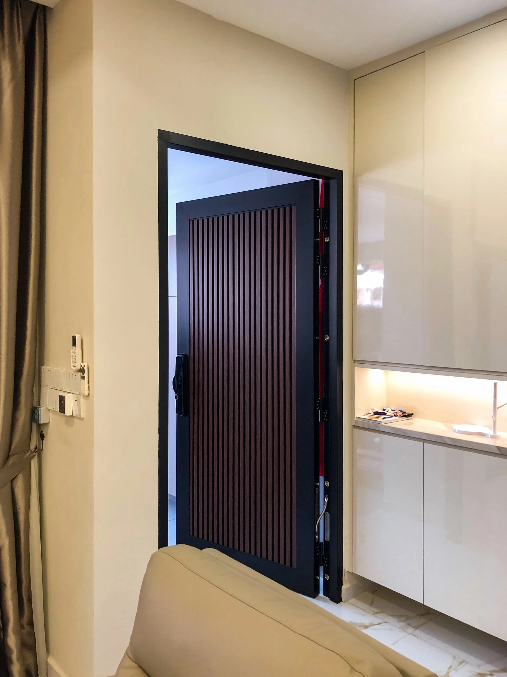 Security door Malaysia Aluminum door Luxury security door Delux security door price Aluminium security door Alutechdoor Security door design for home Best safety door Best security door malaysia Modern security door Security door design Safety door Malaysia Premium security door dt663