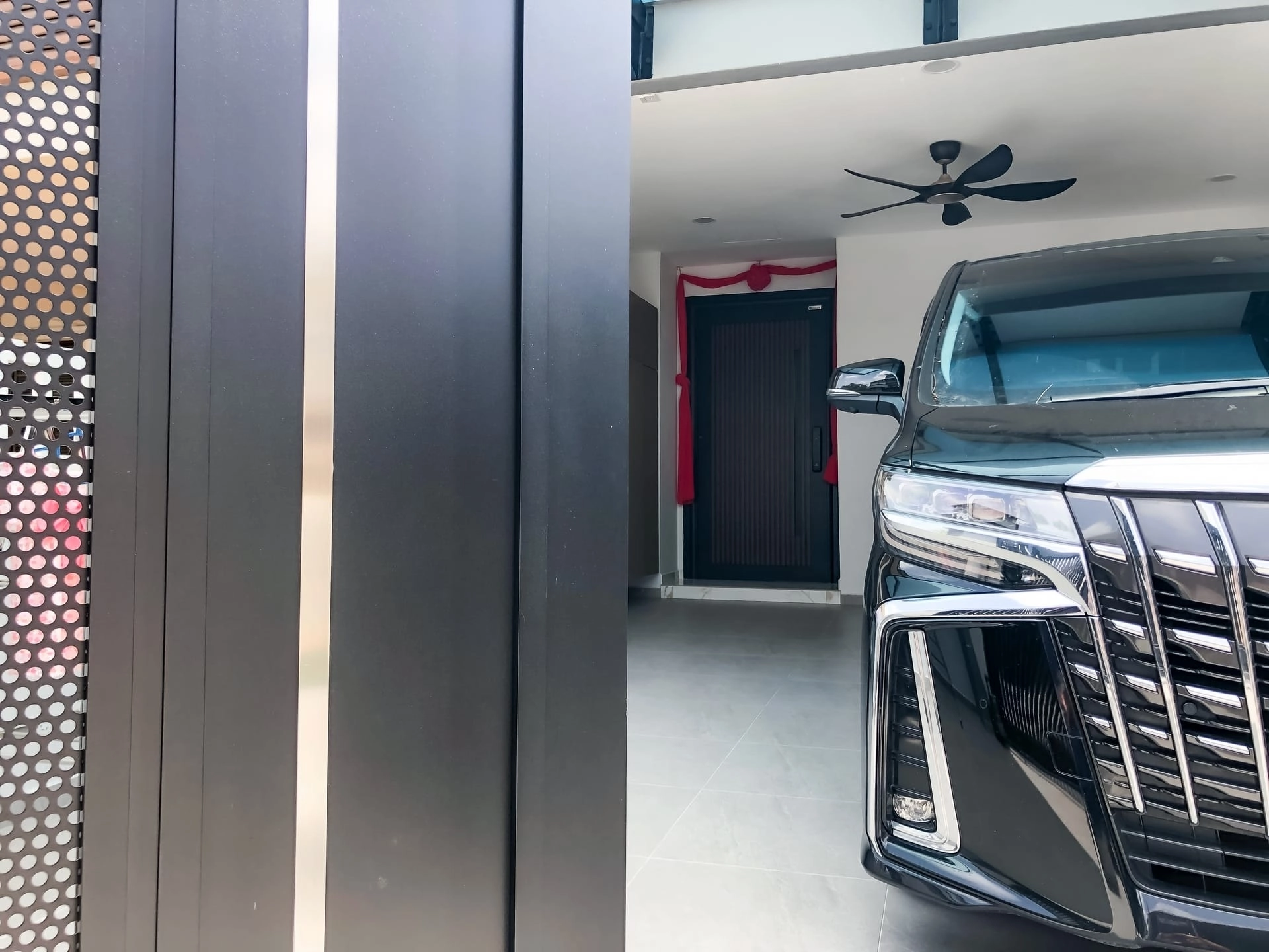 Security door Malaysia Aluminum door Luxury security door Delux security door price Aluminium security door Alutechdoor Security door design for home Best safety door Best security door malaysia Modern security door Security door design Safety door Malaysia Premium security door dt663