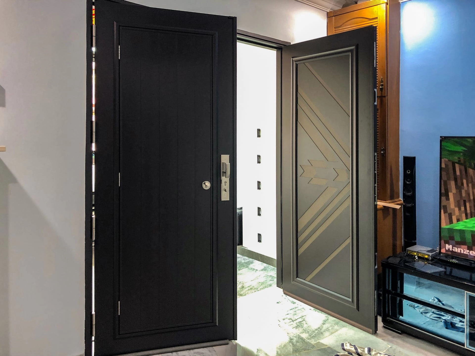 Security door Malaysia Aluminum door Luxury security door Delux security door price Aluminium security door Alutechdoor Security door design for home Best safety door Best security door malaysia Modern security door Security door design Safety door Malaysia Premium security door dt704