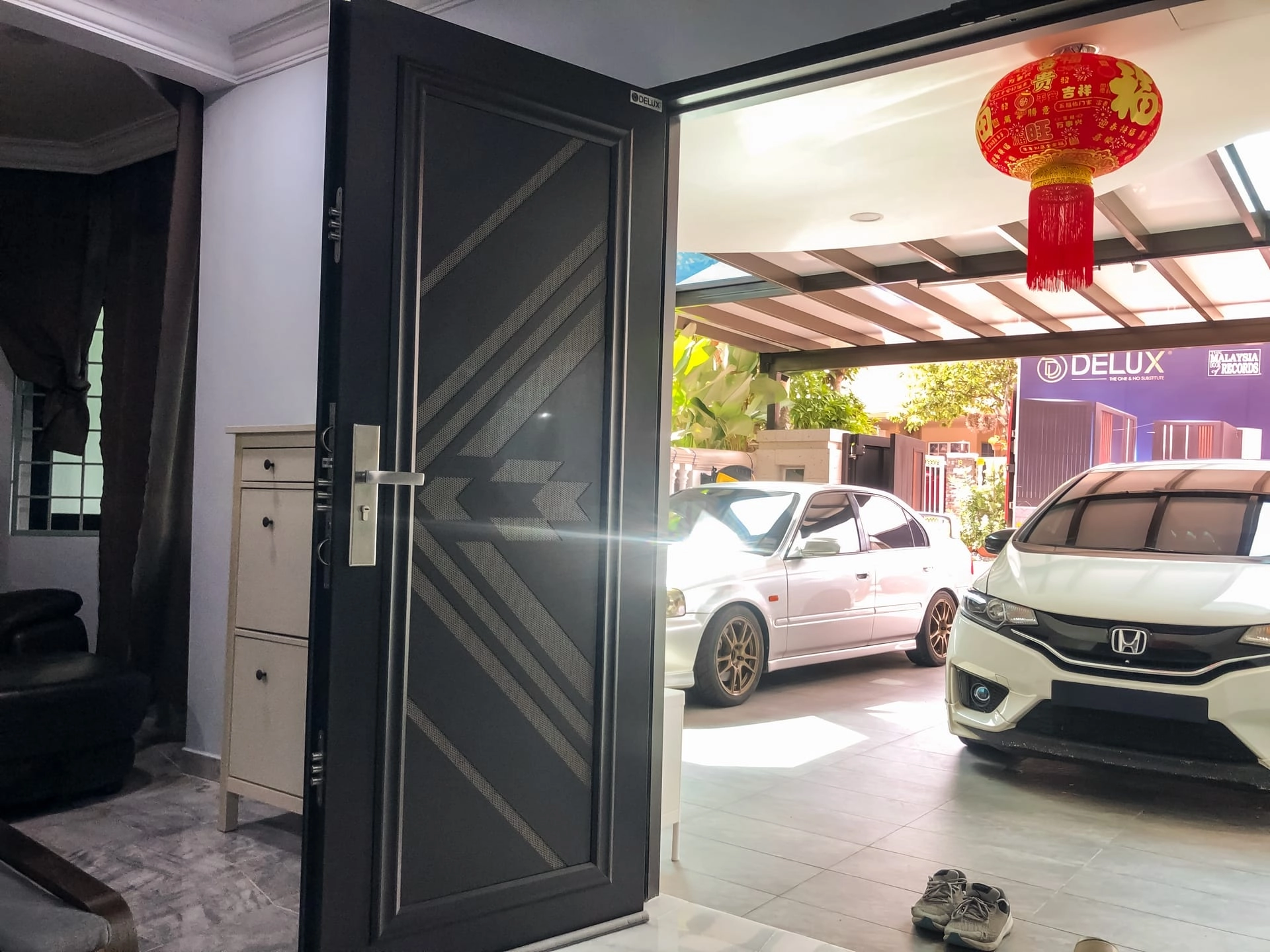 Security door Malaysia Aluminum door Luxury security door Delux security door price Aluminium security door Alutechdoor Security door design for home Best safety door Best security door malaysia Modern security door Security door design Safety door Malaysia Premium security door dt704