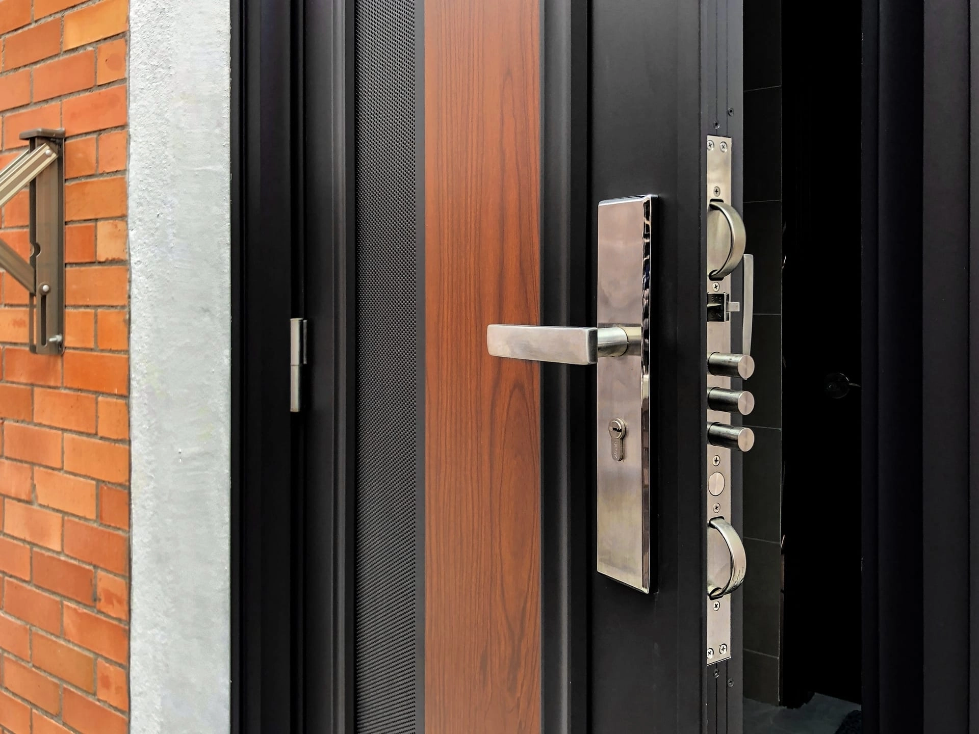 Security door Malaysia Aluminum door Luxury security door Delux security door price Aluminium security door Alutechdoor Security door design for home Best safety door Best security door malaysia Modern security door Security door design Safety door Malaysia Premium security door dt604
