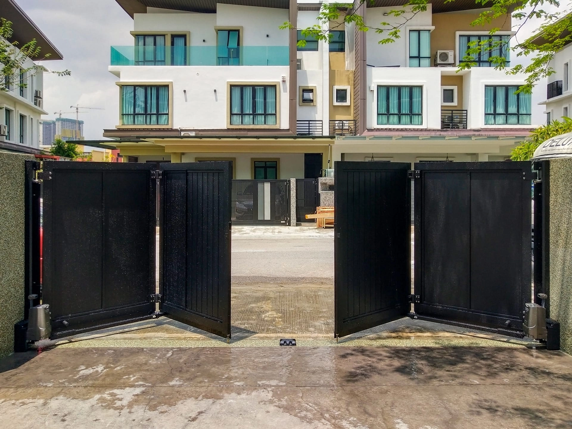 Trackless folding gate Trackless autogate Folding gate Malaysia Aluminium gate Malaysia Delux autogate Unigate Autogate Malaysia Unigate Malaysia Trackless gate Malaysia Aluminium gate supplier Malaysia Aluminium auto gate Autogate price Autogate system price Trackless autogate malaysia price Autogate malaysia price Aluminium gate suppliers earth 2