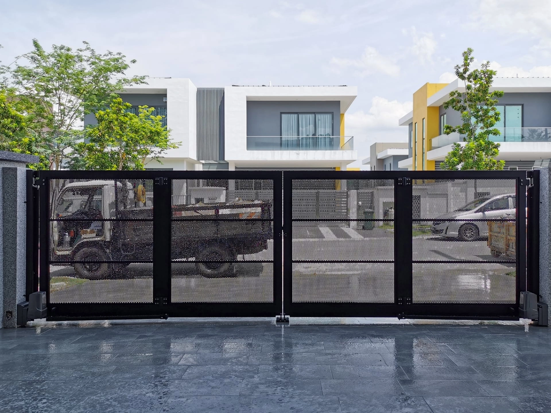 Trackless folding gate Trackless autogate Folding gate Malaysia Aluminium gate Malaysia Delux autogate Unigate Autogate Malaysia Unigate Malaysia Trackless gate Malaysia Aluminium gate supplier Malaysia Aluminium auto gate Autogate price Autogate system price Trackless autogate malaysia price Autogate malaysia price Aluminium gate suppliers x7