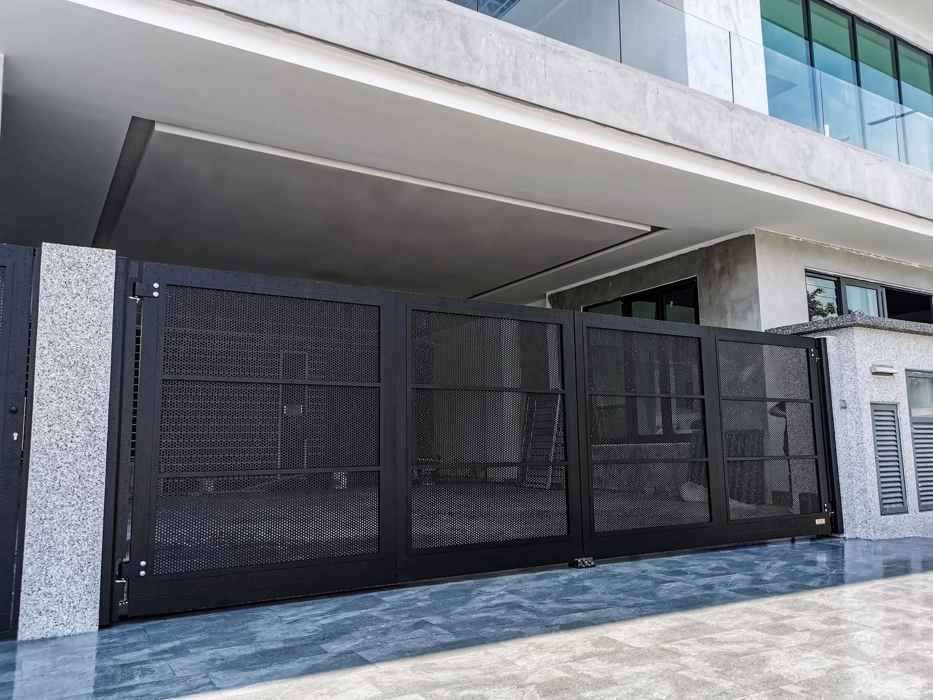 Trackless folding gate Trackless autogate Folding gate Malaysia Aluminium gate Malaysia Delux autogate Unigate Autogate Malaysia Unigate Malaysia Trackless gate Malaysia Aluminium gate supplier Malaysia Aluminium auto gate Autogate price Autogate system price Trackless autogate malaysia price Autogate malaysia price Aluminium gate suppliers x7