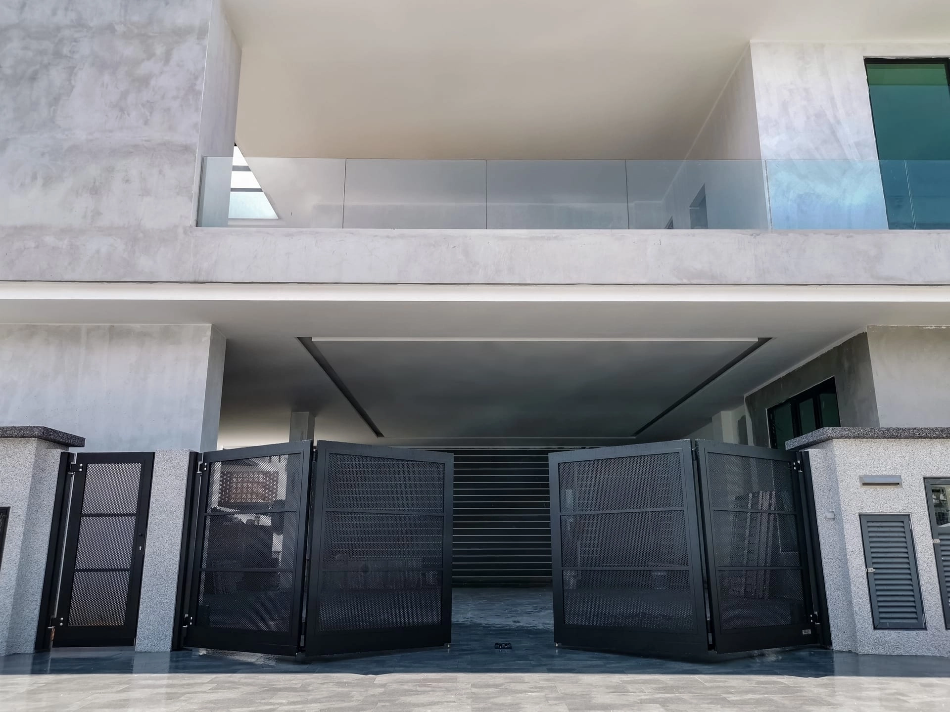 Trackless folding gate Trackless autogate Folding gate Malaysia Aluminium gate Malaysia Delux autogate Unigate Autogate Malaysia Unigate Malaysia Trackless gate Malaysia Aluminium gate supplier Malaysia Aluminium auto gate Autogate price Autogate system price Trackless autogate malaysia price Autogate malaysia price Aluminium gate suppliers x7