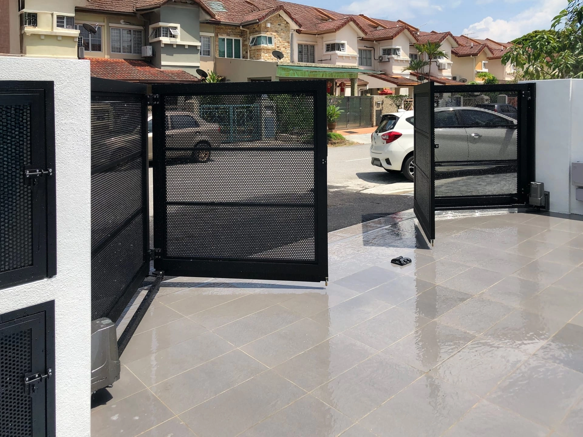 Trackless folding gate Trackless autogate Folding gate Malaysia Aluminium gate Malaysia Delux autogate Unigate Autogate Malaysia Unigate Malaysia Trackless gate Malaysia Aluminium gate supplier Malaysia Aluminium auto gate Autogate price Autogate system price Trackless autogate malaysia price Autogate malaysia price Aluminium gate suppliers x7
