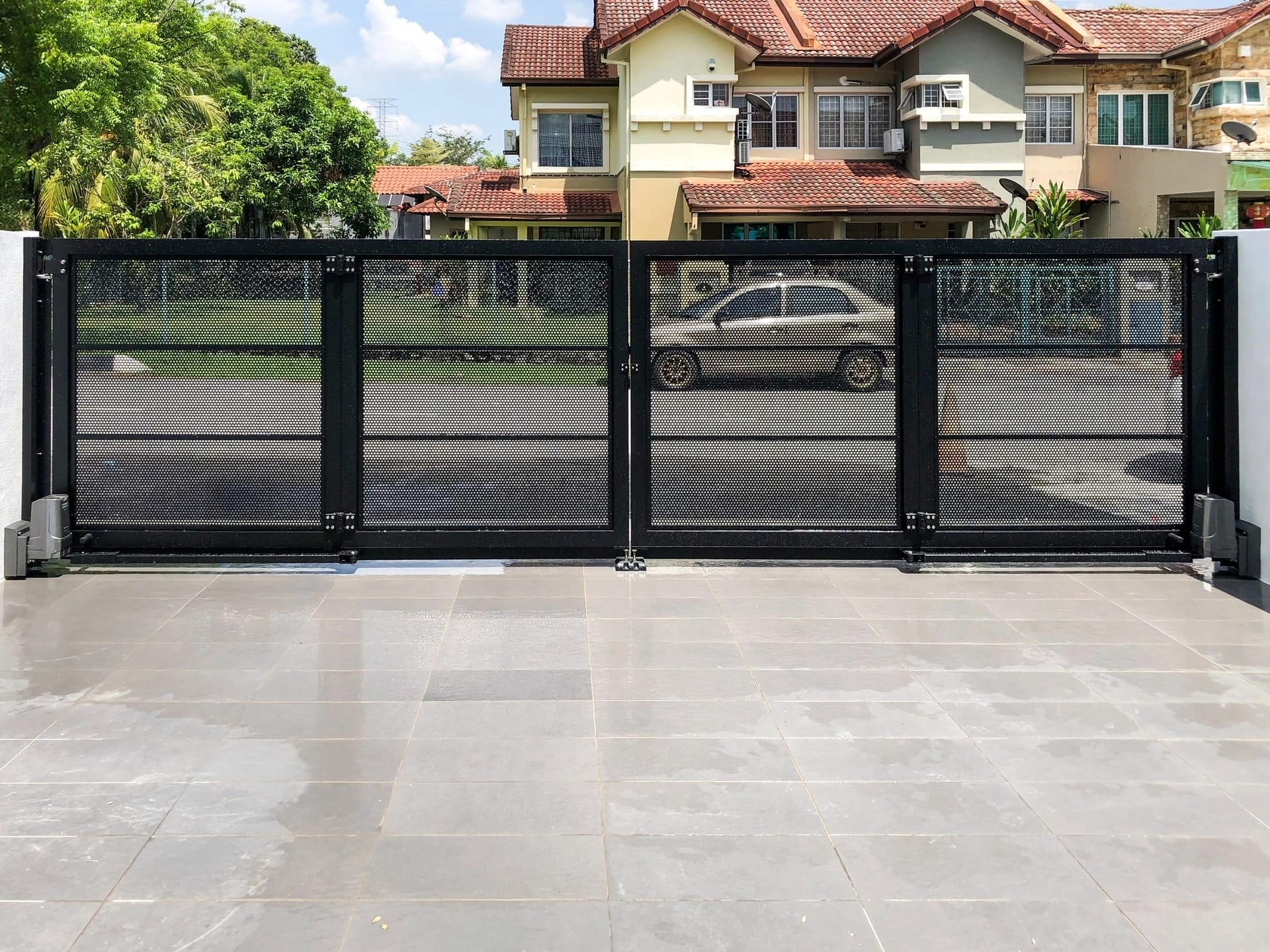 Trackless folding gate Trackless autogate Folding gate Malaysia Aluminium gate Malaysia Delux autogate Unigate Autogate Malaysia Unigate Malaysia Trackless gate Malaysia Aluminium gate supplier Malaysia Aluminium auto gate Autogate price Autogate system price Trackless autogate malaysia price Autogate malaysia price Aluminium gate suppliers x7