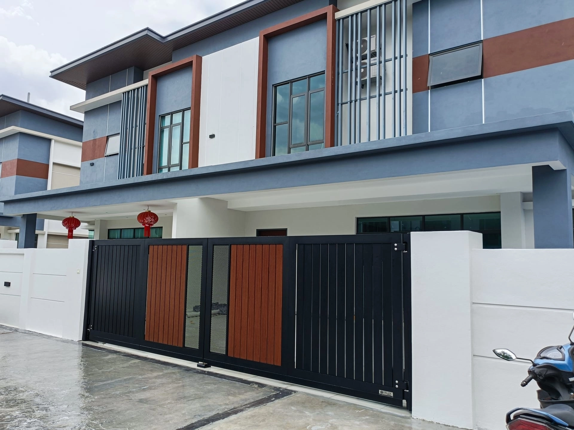 Trackless folding gate Trackless autogate Folding gate Malaysia Aluminium gate Malaysia Delux autogate Unigate Autogate Malaysia Unigate Malaysia Trackless gate Malaysia Aluminium gate supplier Malaysia Aluminium auto gate Autogate price Autogate system price Trackless autogate malaysia price Autogate malaysia price Aluminium gate suppliers inline 17