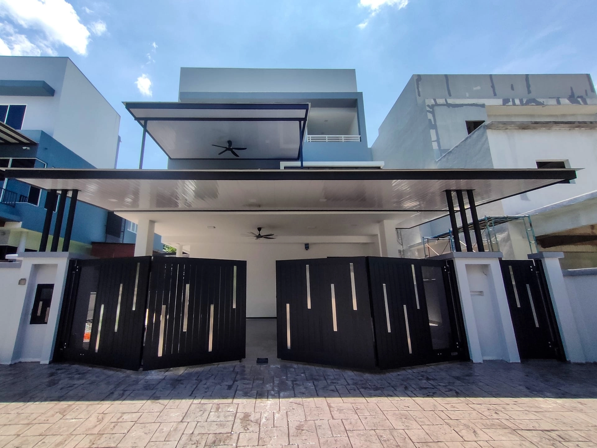 Trackless folding gate Trackless autogate Folding gate Malaysia Aluminium gate Malaysia Delux autogate Unigate Autogate Malaysia Unigate Malaysia Trackless gate Malaysia Aluminium gate supplier Malaysia Aluminium auto gate Autogate price Autogate system price Trackless autogate malaysia price Autogate malaysia price Aluminium gate suppliers classline 301