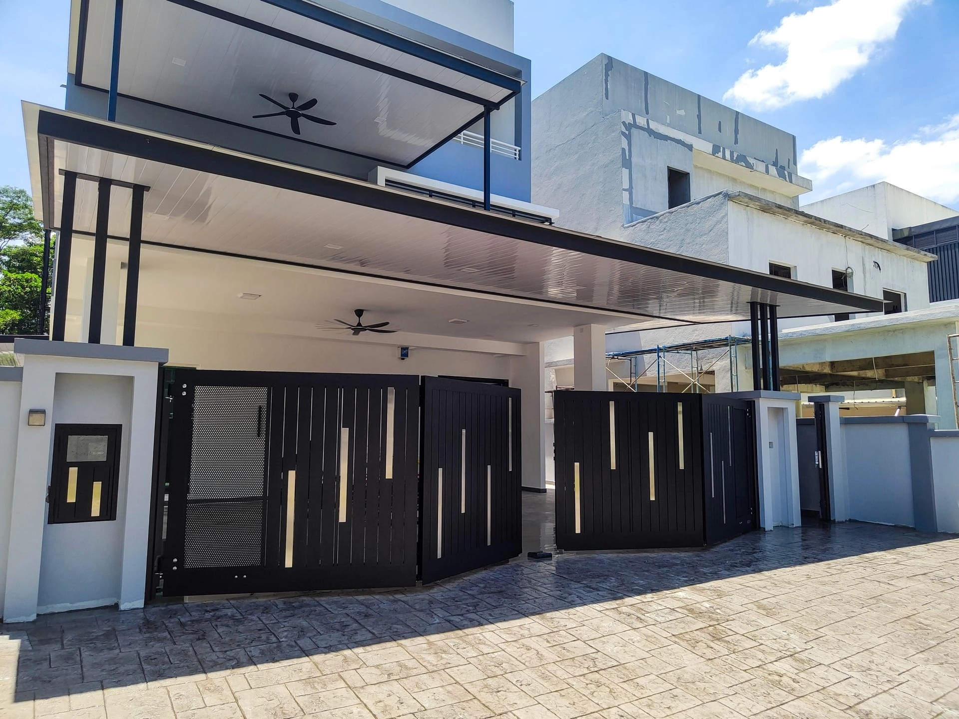 Trackless folding gate Trackless autogate Folding gate Malaysia Aluminium gate Malaysia Delux autogate Unigate Autogate Malaysia Unigate Malaysia Trackless gate Malaysia Aluminium gate supplier Malaysia Aluminium auto gate Autogate price Autogate system price Trackless autogate malaysia price Autogate malaysia price Aluminium gate suppliers classline 301