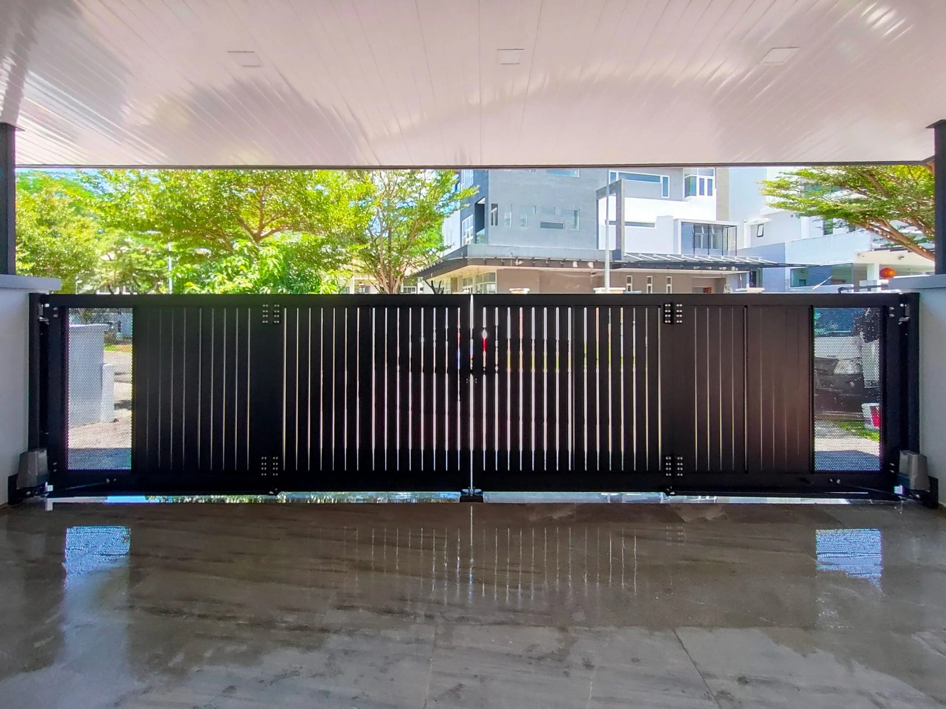 Trackless folding gate Trackless autogate Folding gate Malaysia Aluminium gate Malaysia Delux autogate Unigate Autogate Malaysia Unigate Malaysia Trackless gate Malaysia Aluminium gate supplier Malaysia Aluminium auto gate Autogate price Autogate system price Trackless autogate malaysia price Autogate malaysia price Aluminium gate suppliers classline 301