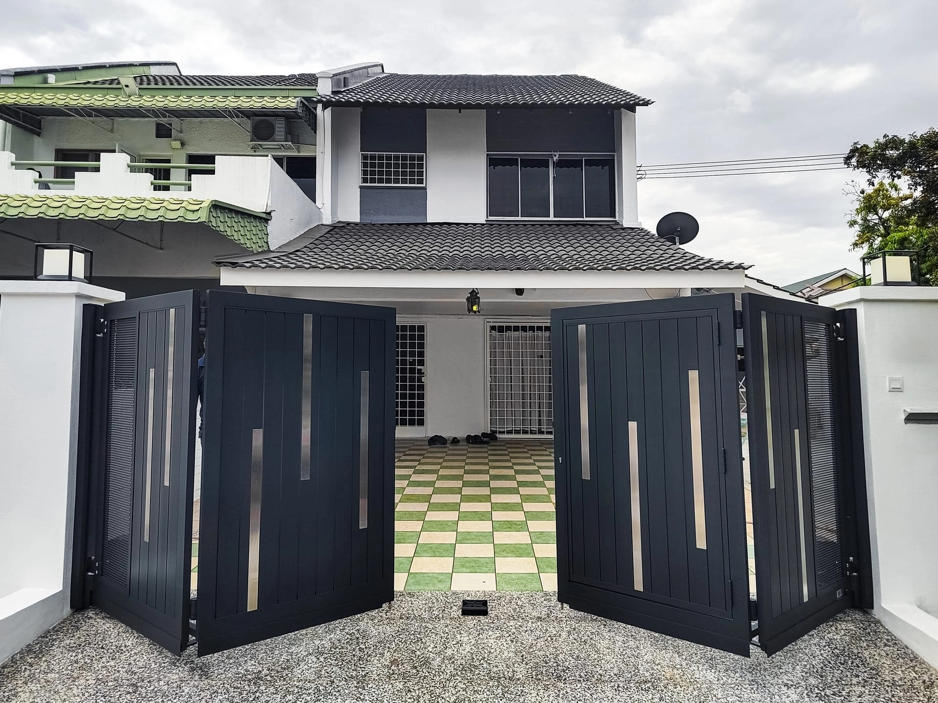 Trackless folding gate Trackless autogate Folding gate Malaysia Aluminium gate Malaysia Delux autogate Unigate Autogate Malaysia Unigate Malaysia Trackless gate Malaysia Aluminium gate supplier Malaysia Aluminium auto gate Autogate price Autogate system price Trackless autogate malaysia price Autogate malaysia price Aluminium gate suppliers classline 301