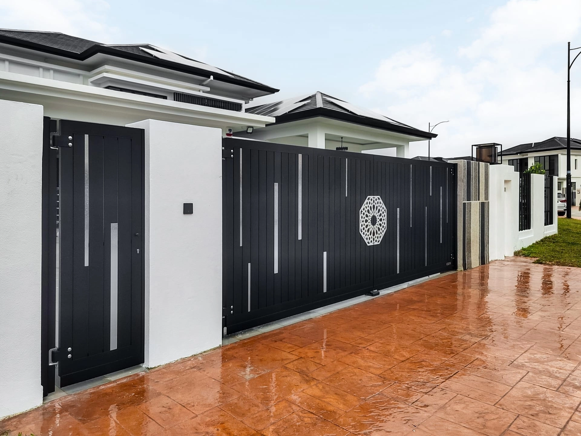 Trackless folding gate Trackless autogate Folding gate Malaysia Aluminium gate Malaysia Delux autogate Unigate Autogate Malaysia Unigate Malaysia Trackless gate Malaysia Aluminium gate supplier Malaysia Aluminium auto gate Autogate price Autogate system price Trackless autogate malaysia price Autogate malaysia price Aluminium gate suppliers mj110