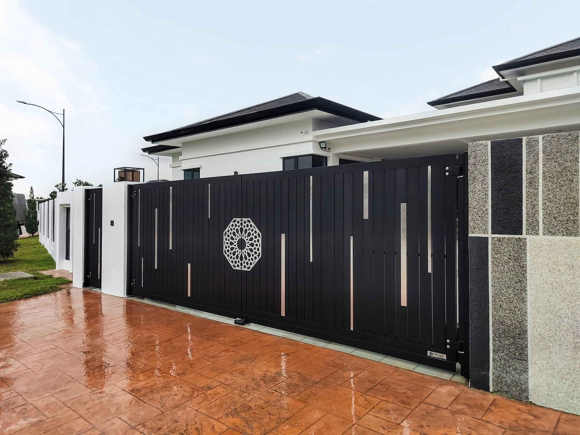 Trackless folding gate Trackless autogate Folding gate Malaysia Aluminium gate Malaysia Delux autogate Unigate Autogate Malaysia Unigate Malaysia Trackless gate Malaysia Aluminium gate supplier Malaysia Aluminium auto gate Autogate price Autogate system price Trackless autogate malaysia price Autogate malaysia price Aluminium gate suppliers mj110