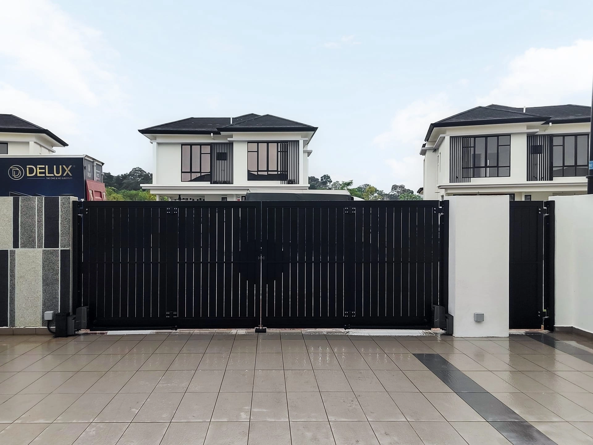 Trackless folding gate Trackless autogate Folding gate Malaysia Aluminium gate Malaysia Delux autogate Unigate Autogate Malaysia Unigate Malaysia Trackless gate Malaysia Aluminium gate supplier Malaysia Aluminium auto gate Autogate price Autogate system price Trackless autogate malaysia price Autogate malaysia price Aluminium gate suppliers mj110