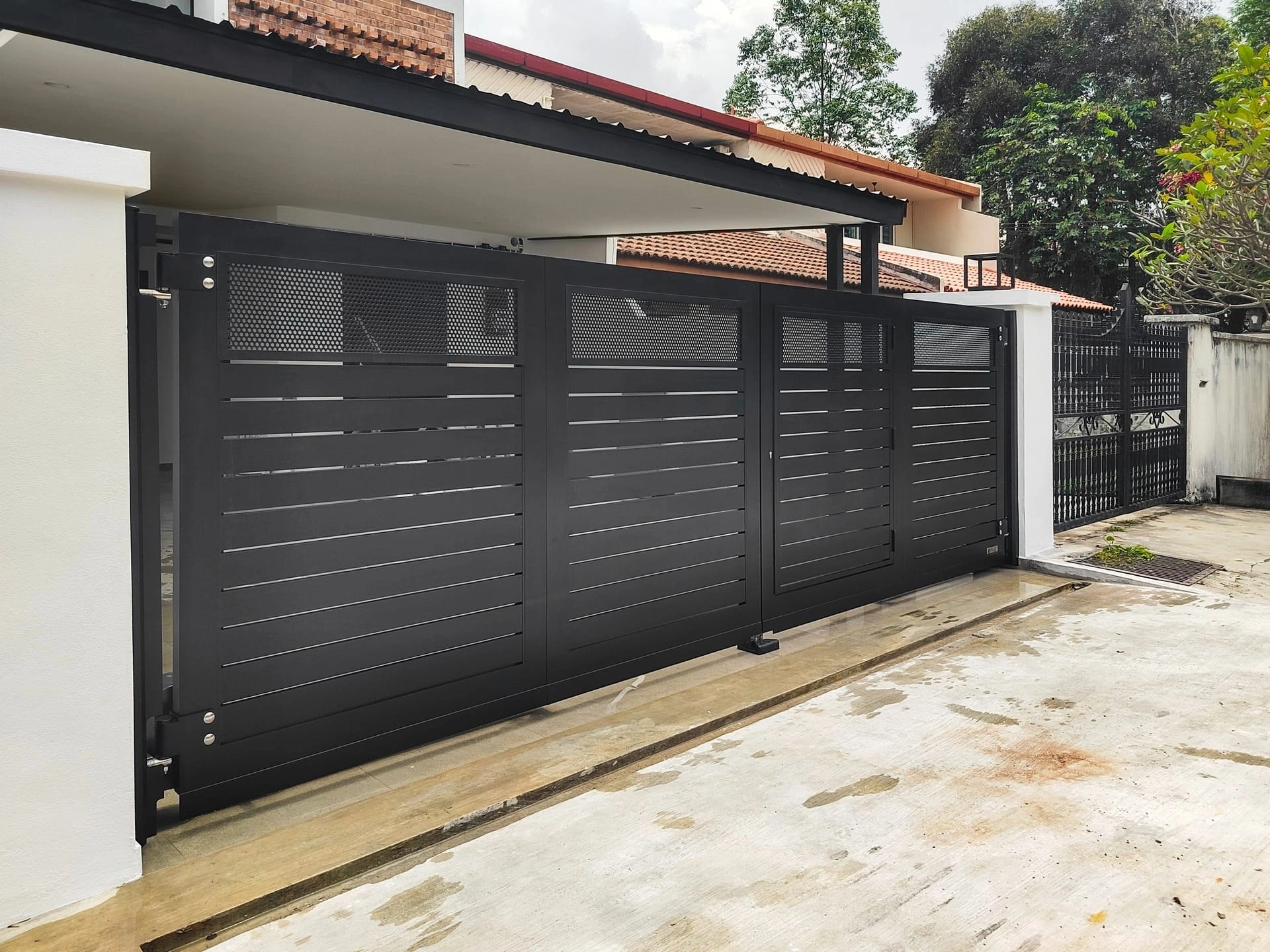 Trackless folding gate Trackless autogate Folding gate Malaysia Aluminium gate Malaysia Delux autogate Unigate Autogate Malaysia Unigate Malaysia Trackless gate Malaysia Aluminium gate supplier Malaysia Aluminium auto gate Autogate price Autogate system price Trackless autogate malaysia price Autogate malaysia price Aluminium gate suppliers texstone x4