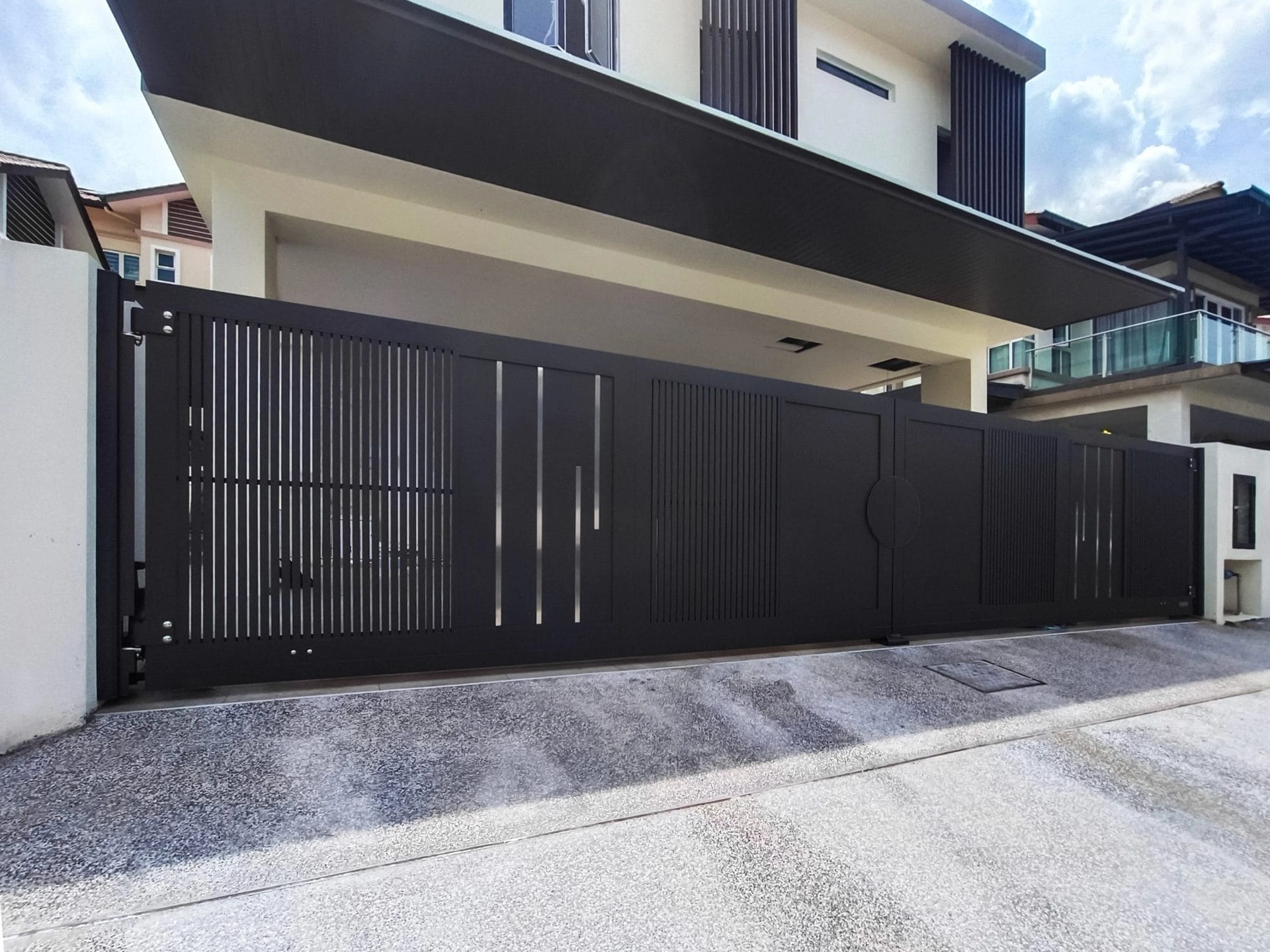 Trackless folding gate Trackless autogate Folding gate Malaysia Aluminium gate Malaysia Delux autogate Unigate Autogate Malaysia Unigate Malaysia Trackless gate Malaysia Aluminium gate supplier Malaysia Aluminium auto gate Autogate price Autogate system price Trackless autogate malaysia price Autogate malaysia price Aluminium gate suppliers grono 2