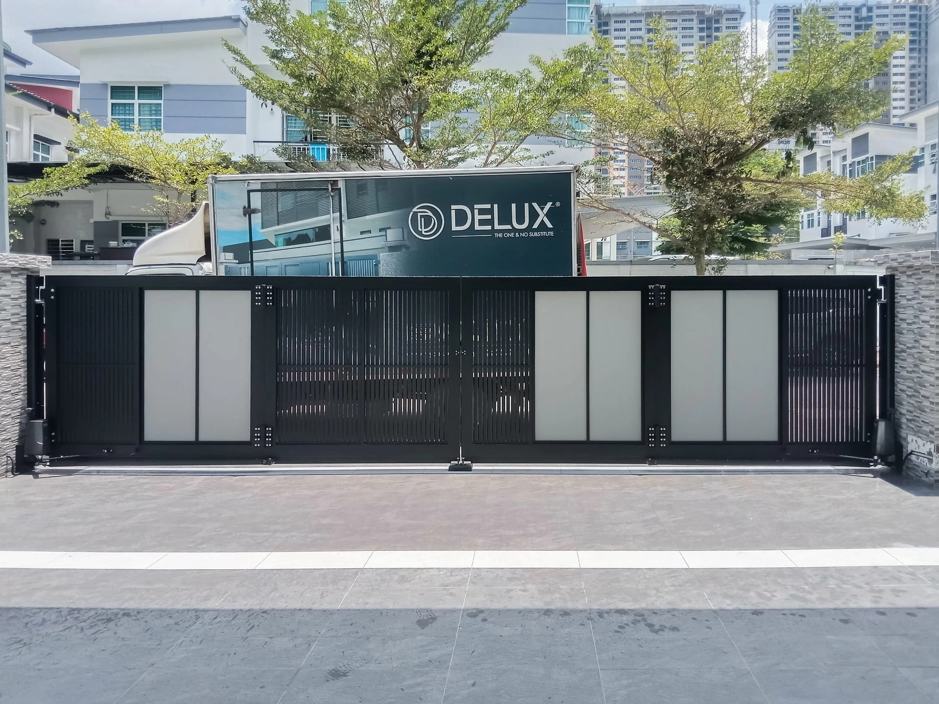 Trackless folding gate Trackless autogate Folding gate Malaysia Aluminium gate Malaysia Delux autogate Unigate Autogate Malaysia Unigate Malaysia Trackless gate Malaysia Aluminium gate supplier Malaysia Aluminium auto gate Autogate price Autogate system price Trackless autogate malaysia price Autogate malaysia price Aluminium gate suppliers inline 3