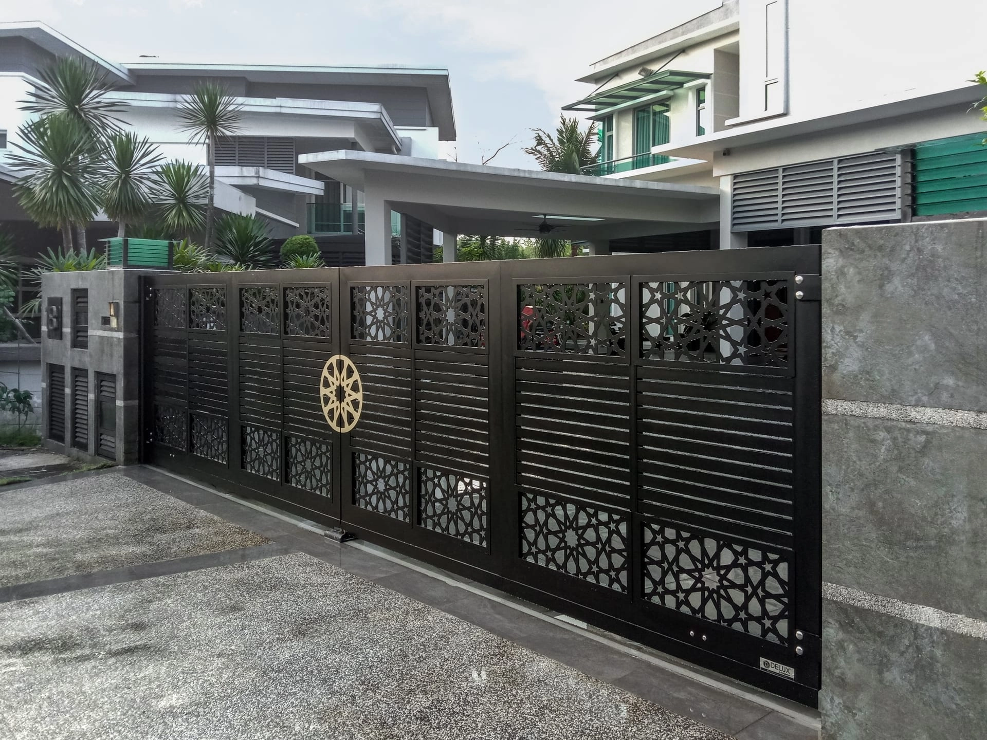 Trackless folding gate Trackless autogate Folding gate Malaysia Aluminium gate Malaysia Delux autogate Unigate Autogate Malaysia Unigate Malaysia Trackless gate Malaysia Aluminium gate supplier Malaysia Aluminium auto gate Autogate price Autogate system price Trackless autogate malaysia price Autogate malaysia price Aluminium gate suppliers mj102