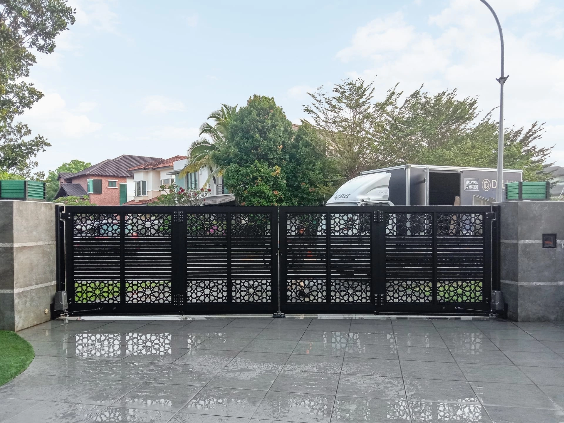 Trackless folding gate Trackless autogate Folding gate Malaysia Aluminium gate Malaysia Delux autogate Unigate Autogate Malaysia Unigate Malaysia Trackless gate Malaysia Aluminium gate supplier Malaysia Aluminium auto gate Autogate price Autogate system price Trackless autogate malaysia price Autogate malaysia price Aluminium gate suppliers mj102