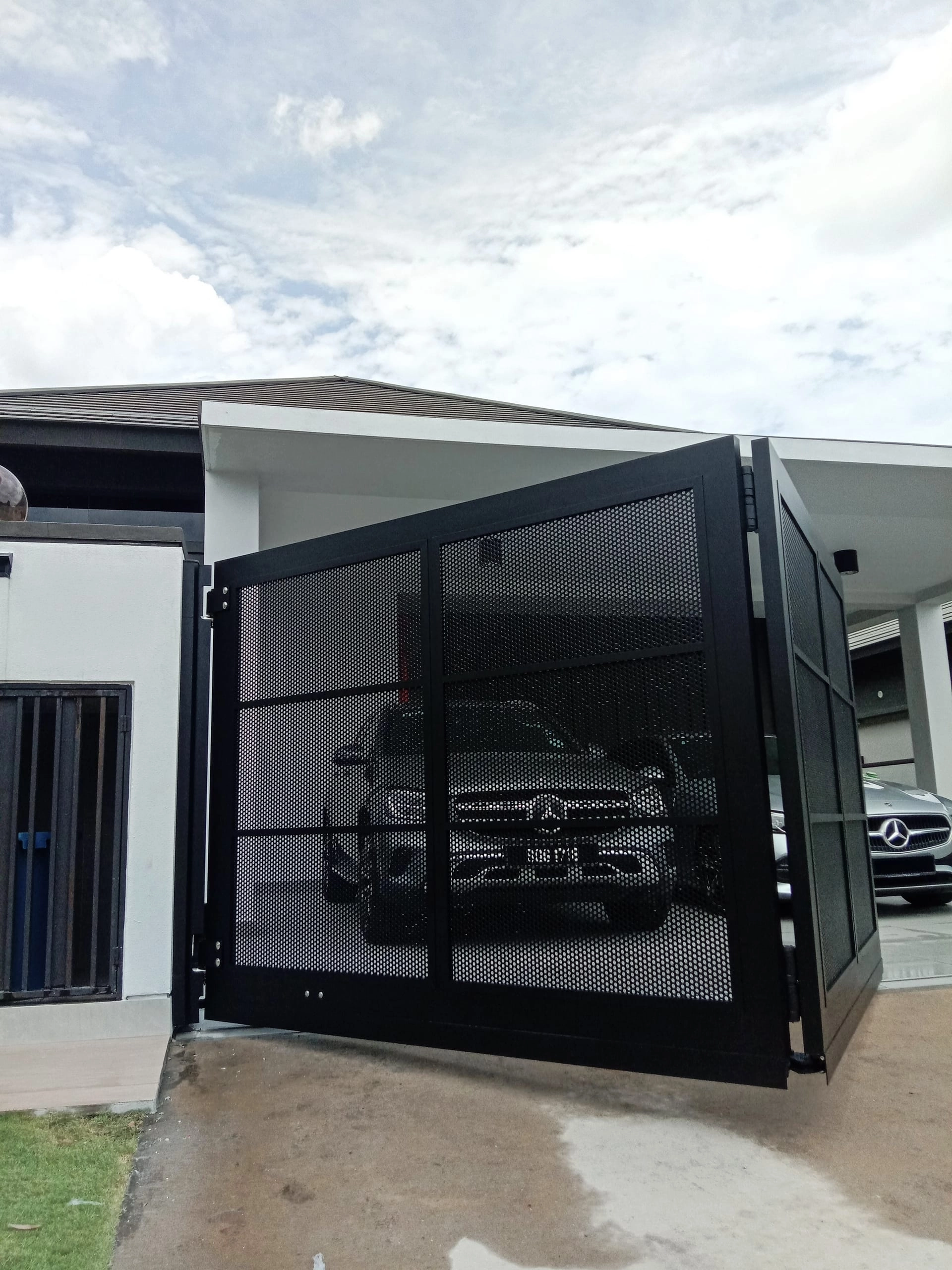 Trackless folding gate Trackless autogate Folding gate Malaysia Aluminium gate Malaysia Delux autogate Unigate Autogate Malaysia Unigate Malaysia Trackless gate Malaysia Aluminium gate supplier Malaysia Aluminium auto gate Autogate price Autogate system price Trackless autogate malaysia price Autogate malaysia price Aluminium gate suppliers x7