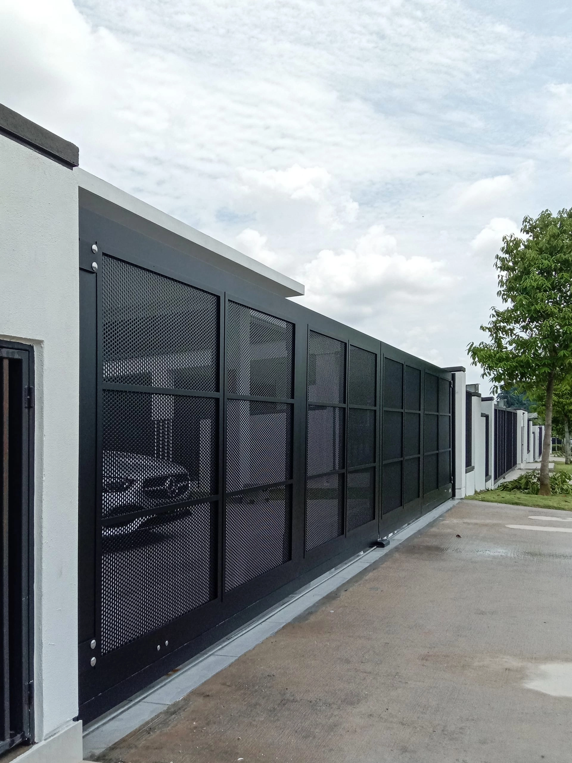 Trackless folding gate Trackless autogate Folding gate Malaysia Aluminium gate Malaysia Delux autogate Unigate Autogate Malaysia Unigate Malaysia Trackless gate Malaysia Aluminium gate supplier Malaysia Aluminium auto gate Autogate price Autogate system price Trackless autogate malaysia price Autogate malaysia price Aluminium gate suppliers x7