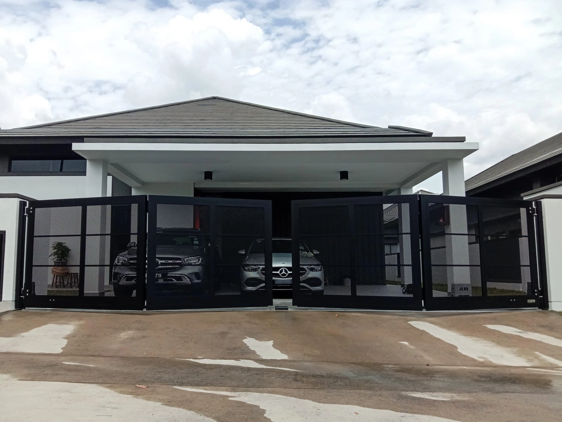 Trackless folding gate Trackless autogate Folding gate Malaysia Aluminium gate Malaysia Delux autogate Unigate Autogate Malaysia Unigate Malaysia Trackless gate Malaysia Aluminium gate supplier Malaysia Aluminium auto gate Autogate price Autogate system price Trackless autogate malaysia price Autogate malaysia price Aluminium gate suppliers x7