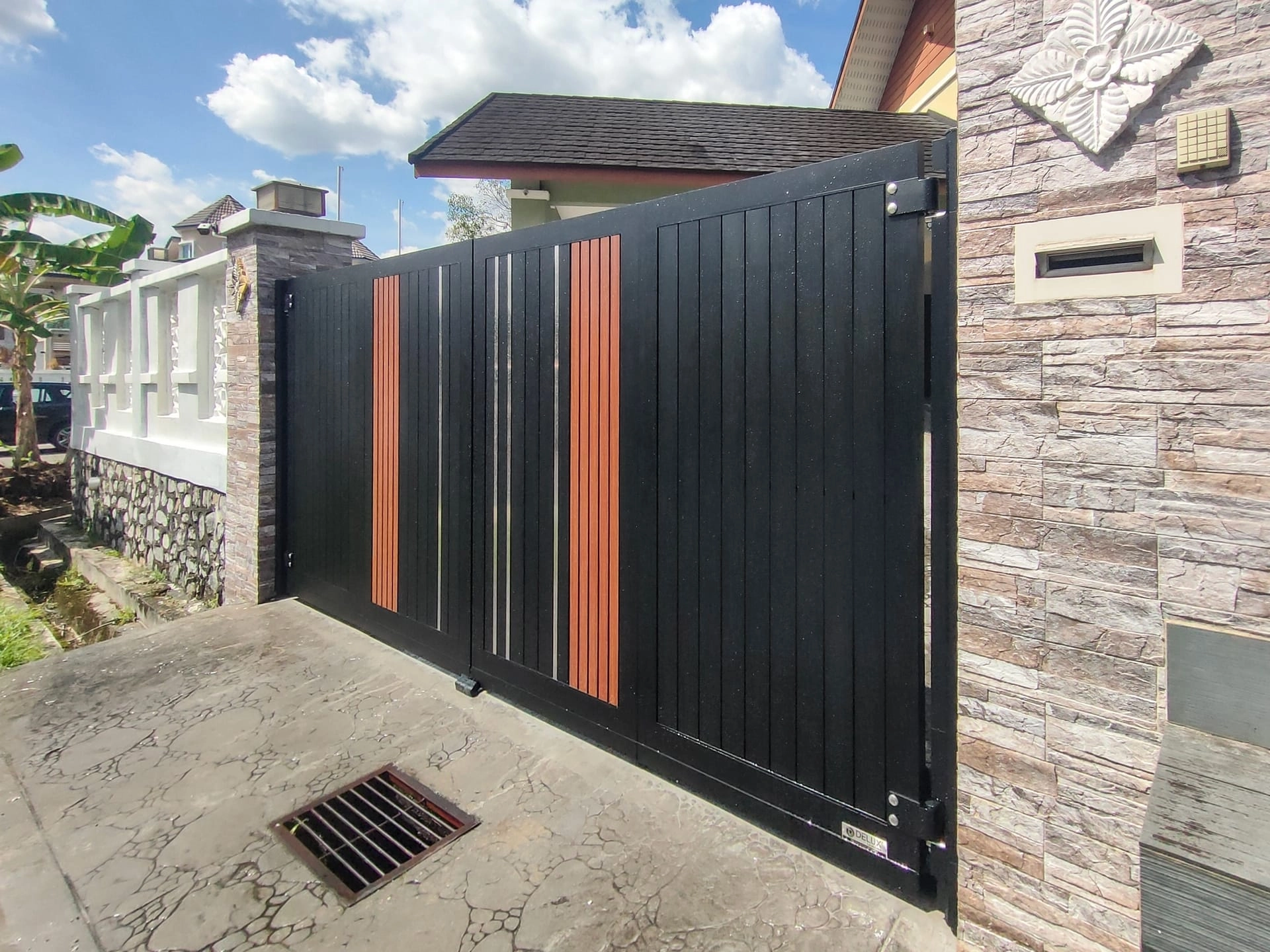 Trackless folding gate Trackless autogate Folding gate Malaysia Aluminium gate Malaysia Delux autogate Unigate Autogate Malaysia Unigate Malaysia Trackless gate Malaysia Aluminium gate supplier Malaysia Aluminium auto gate Autogate price Autogate system price Trackless autogate malaysia price Autogate malaysia price Aluminium gate suppliers breeze 4