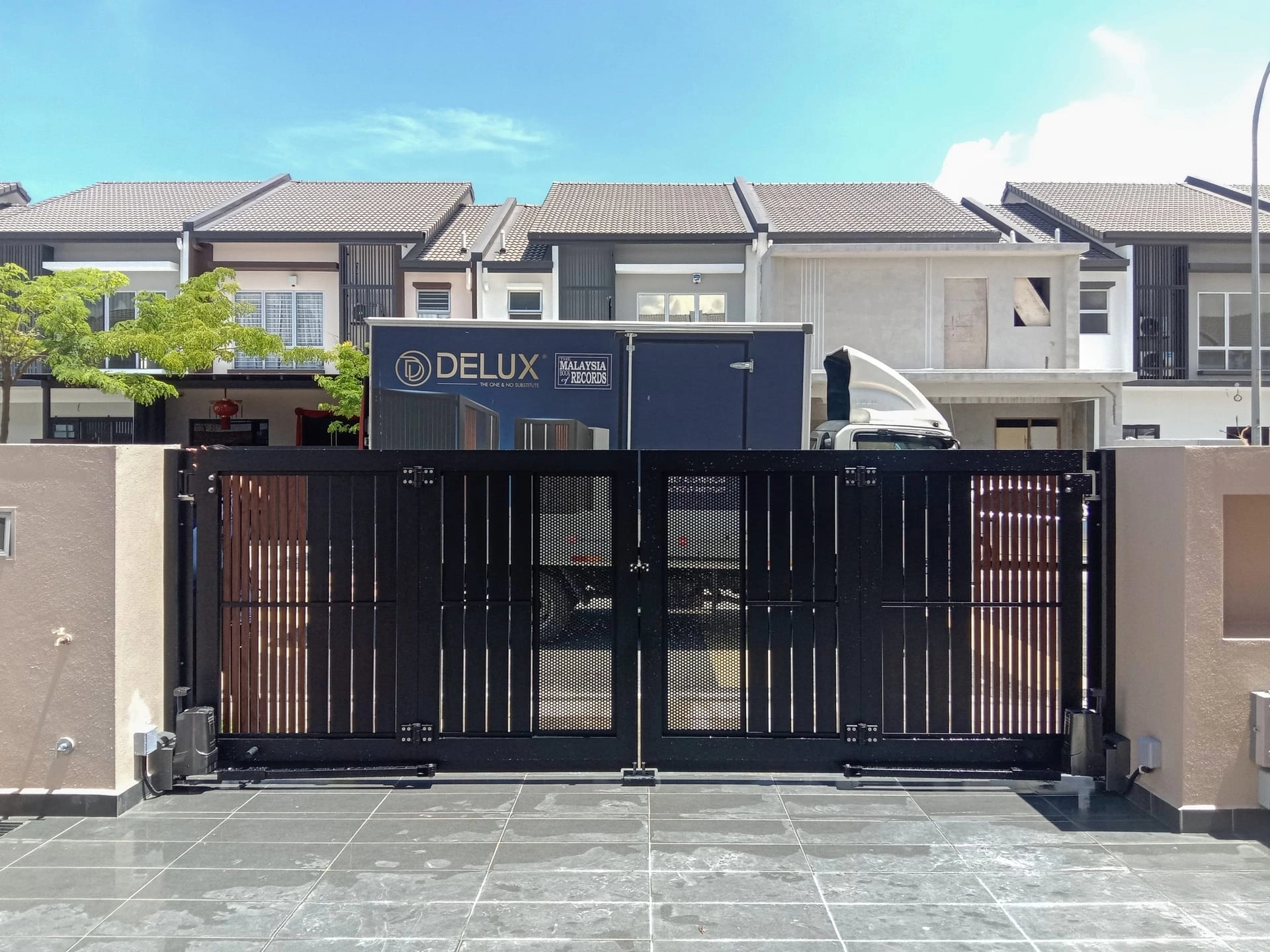 Trackless folding gate Trackless autogate Folding gate Malaysia Aluminium gate Malaysia Delux autogate Unigate Autogate Malaysia Unigate Malaysia Trackless gate Malaysia Aluminium gate supplier Malaysia Aluminium auto gate Autogate price Autogate system price Trackless autogate malaysia price Autogate malaysia price Aluminium gate suppliers pine 2