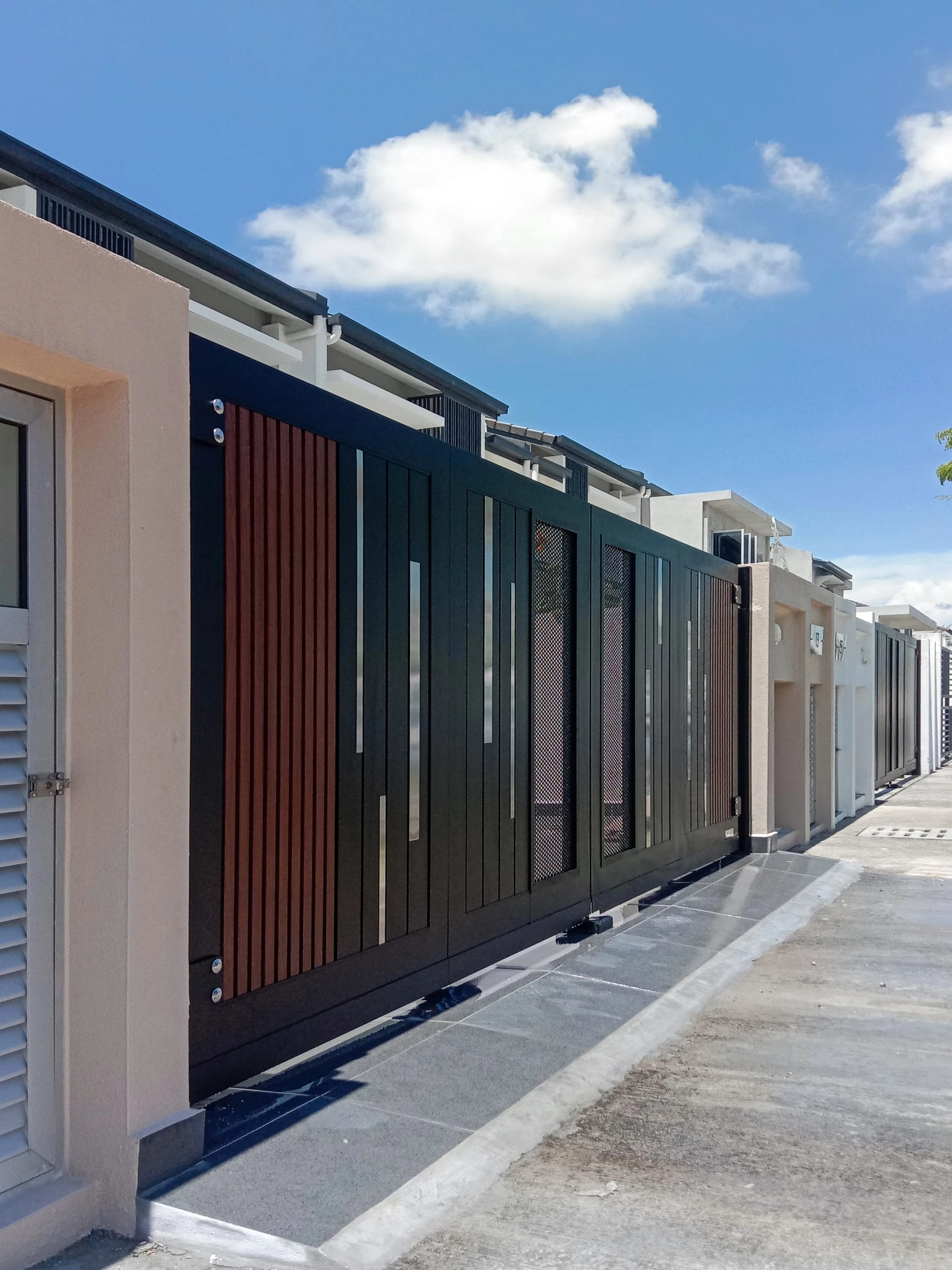 Trackless folding gate Trackless autogate Folding gate Malaysia Aluminium gate Malaysia Delux autogate Unigate Autogate Malaysia Unigate Malaysia Trackless gate Malaysia Aluminium gate supplier Malaysia Aluminium auto gate Autogate price Autogate system price Trackless autogate malaysia price Autogate malaysia price Aluminium gate suppliers pine 2