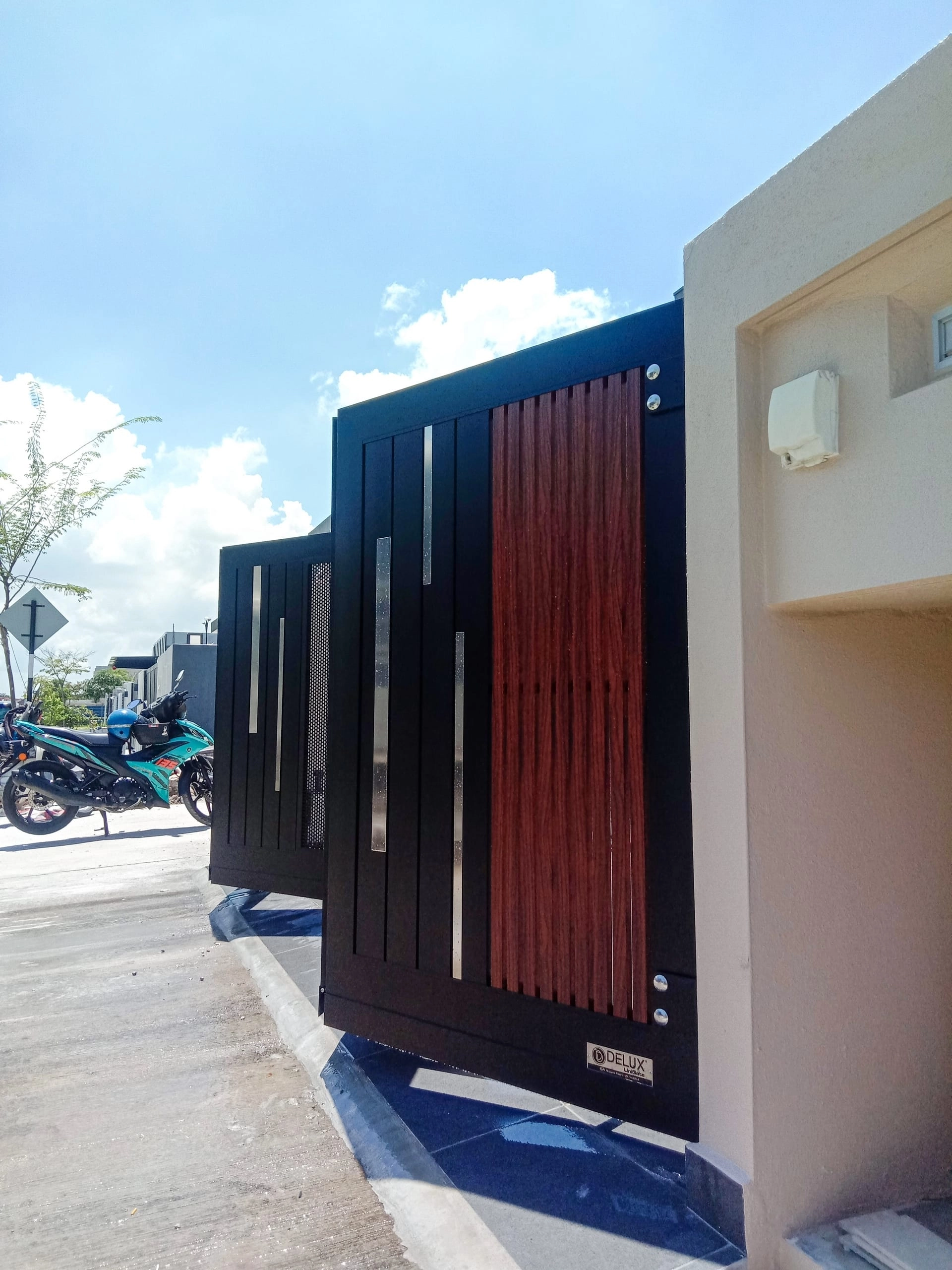 Trackless folding gate Trackless autogate Folding gate Malaysia Aluminium gate Malaysia Delux autogate Unigate Autogate Malaysia Unigate Malaysia Trackless gate Malaysia Aluminium gate supplier Malaysia Aluminium auto gate Autogate price Autogate system price Trackless autogate malaysia price Autogate malaysia price Aluminium gate suppliers pine 2