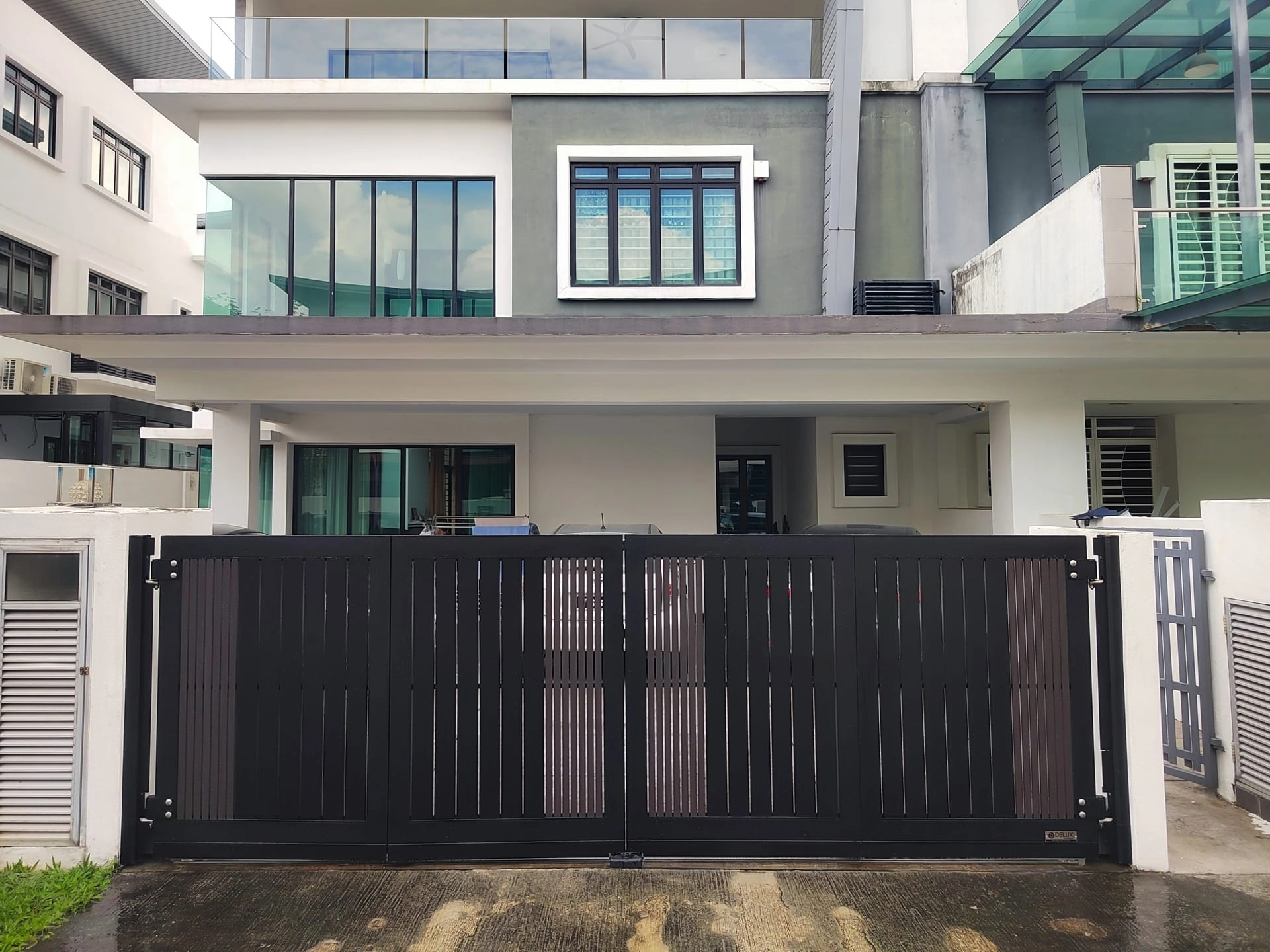 Trackless folding gate Trackless autogate Folding gate Malaysia Aluminium gate Malaysia Delux autogate Unigate Autogate Malaysia Unigate Malaysia Trackless gate Malaysia Aluminium gate supplier Malaysia Aluminium auto gate Autogate price Autogate system price Trackless autogate malaysia price Autogate malaysia price Aluminium gate suppliers pine 6b