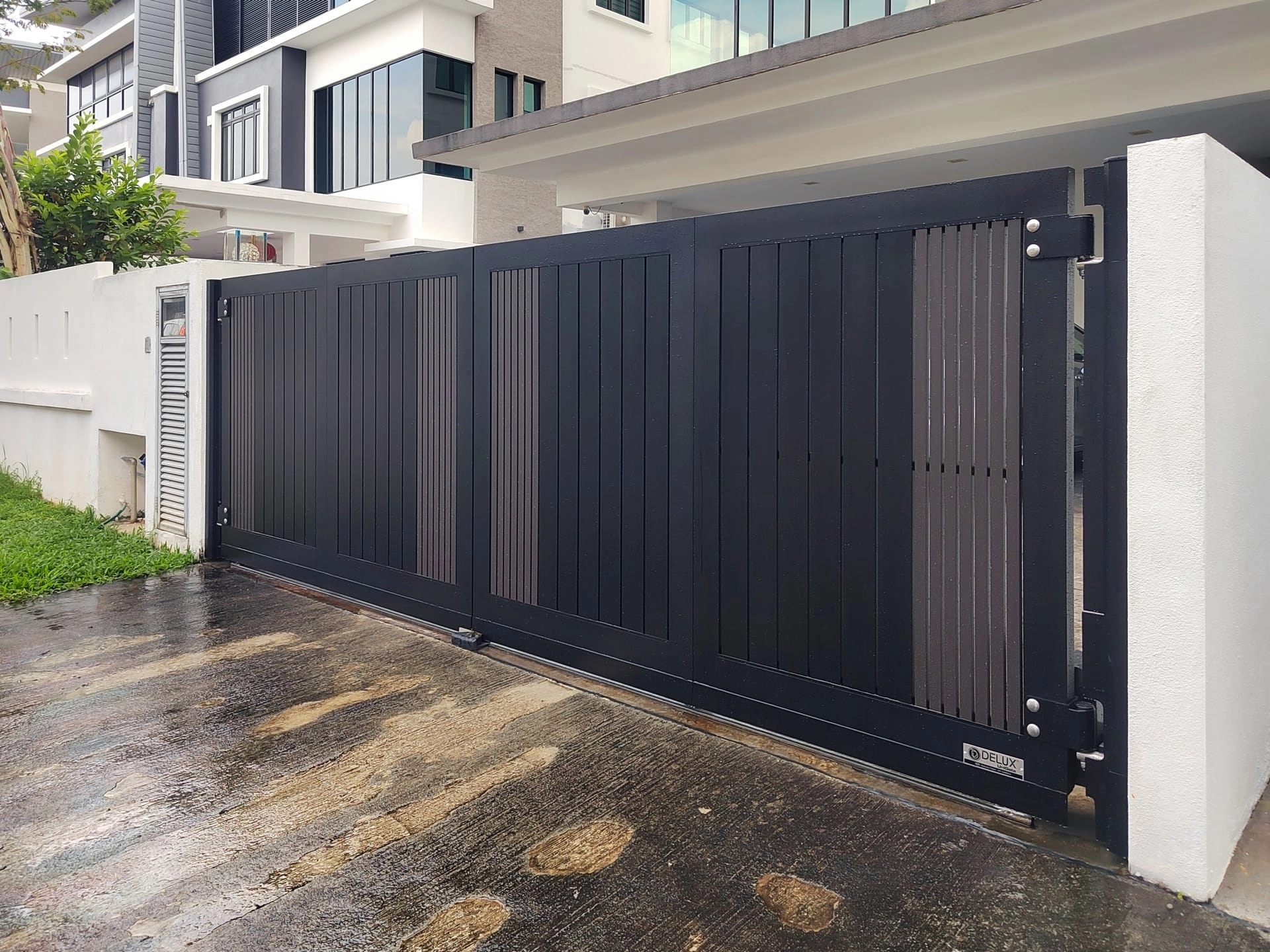 Trackless folding gate Trackless autogate Folding gate Malaysia Aluminium gate Malaysia Delux autogate Unigate Autogate Malaysia Unigate Malaysia Trackless gate Malaysia Aluminium gate supplier Malaysia Aluminium auto gate Autogate price Autogate system price Trackless autogate malaysia price Autogate malaysia price Aluminium gate suppliers pine 6b