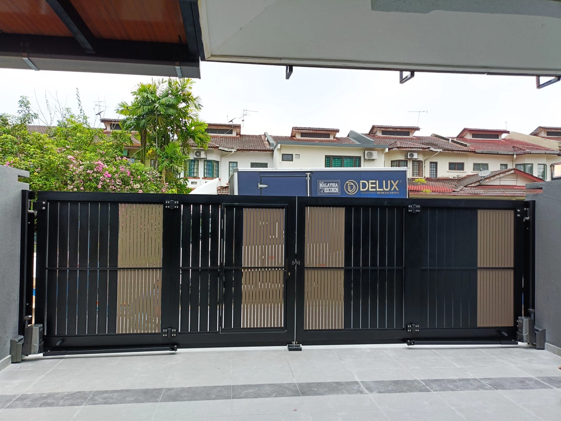 Trackless folding gate Trackless autogate Folding gate Malaysia Aluminium gate Malaysia Delux autogate Unigate Autogate Malaysia Unigate Malaysia Trackless gate Malaysia Aluminium gate supplier Malaysia Aluminium auto gate Autogate price Autogate system price Trackless autogate malaysia price Autogate malaysia price Aluminium gate suppliers Pine 6B