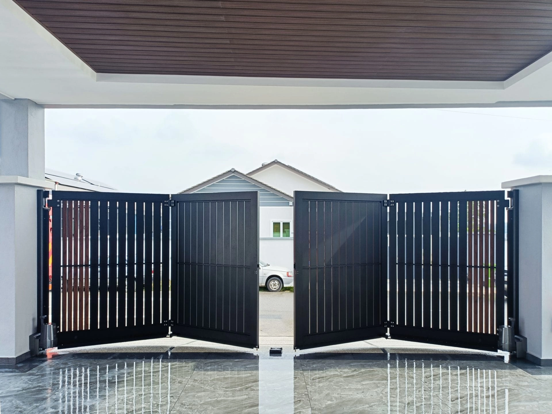 Trackless folding gate Trackless autogate Folding gate Malaysia Aluminium gate Malaysia Delux autogate Unigate Autogate Malaysia Unigate Malaysia Trackless gate Malaysia Aluminium gate supplier Malaysia Aluminium auto gate Autogate price Autogate system price Trackless autogate malaysia price Autogate malaysia price Aluminium gate suppliers Pine 7