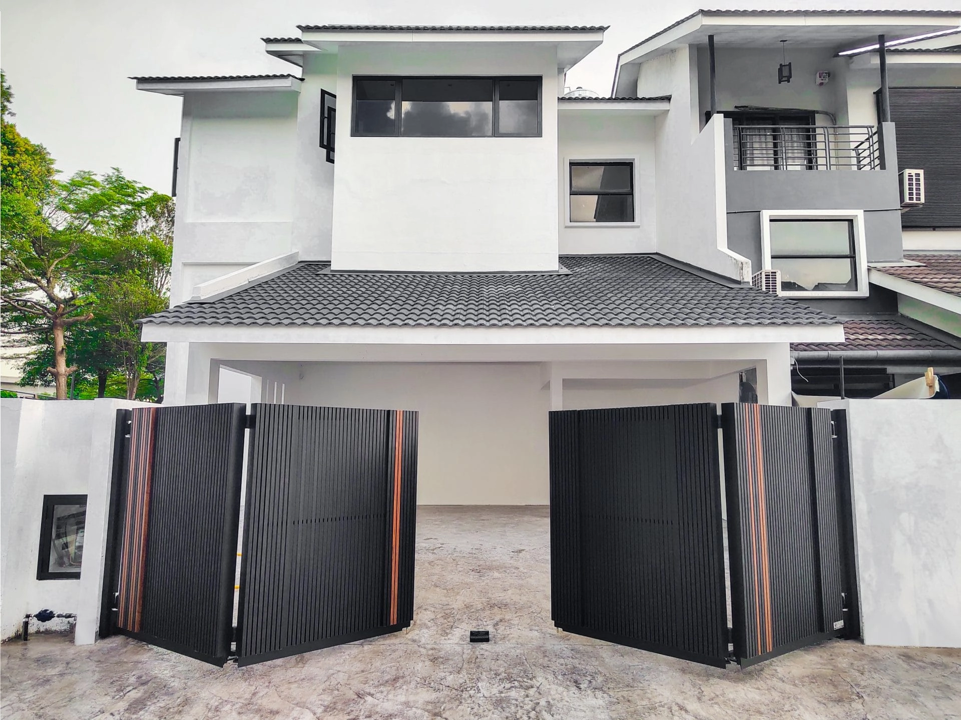 Trackless folding gate Trackless autogate Folding gate Malaysia Aluminium gate Malaysia Delux autogate Unigate Autogate Malaysia Unigate Malaysia Trackless gate Malaysia Aluminium gate supplier Malaysia Aluminium auto gate Autogate price Autogate system price Trackless autogate malaysia price Autogate malaysia price Aluminium gate suppliers X27