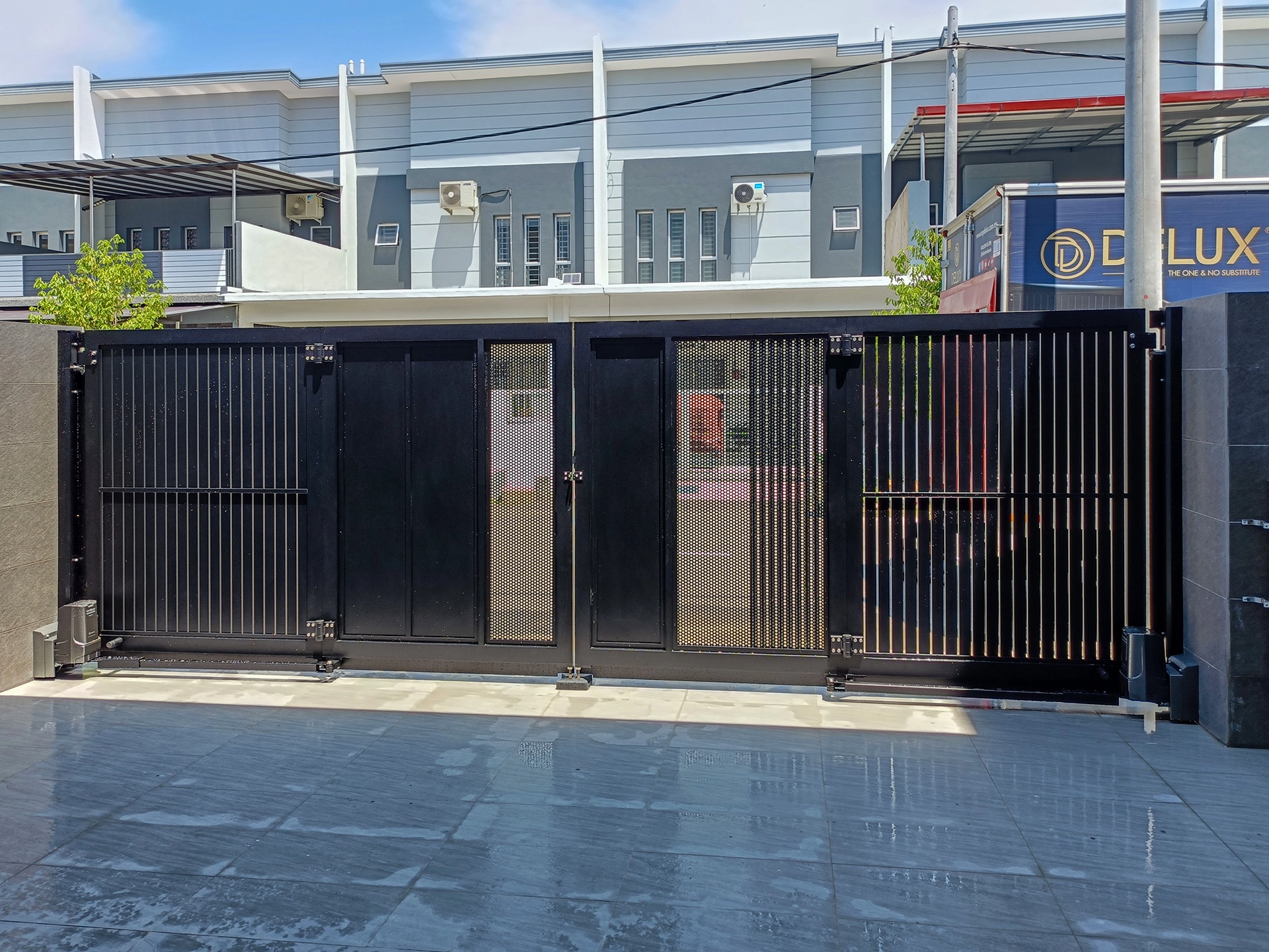 Trackless folding gate Trackless autogate Folding gate Malaysia Aluminium gate Malaysia Delux autogate Unigate Autogate Malaysia Unigate Malaysia Trackless gate Malaysia Aluminium gate supplier Malaysia Aluminium auto gate Autogate price Autogate system price Trackless autogate malaysia price Autogate malaysia price Aluminium gate suppliers linex 3