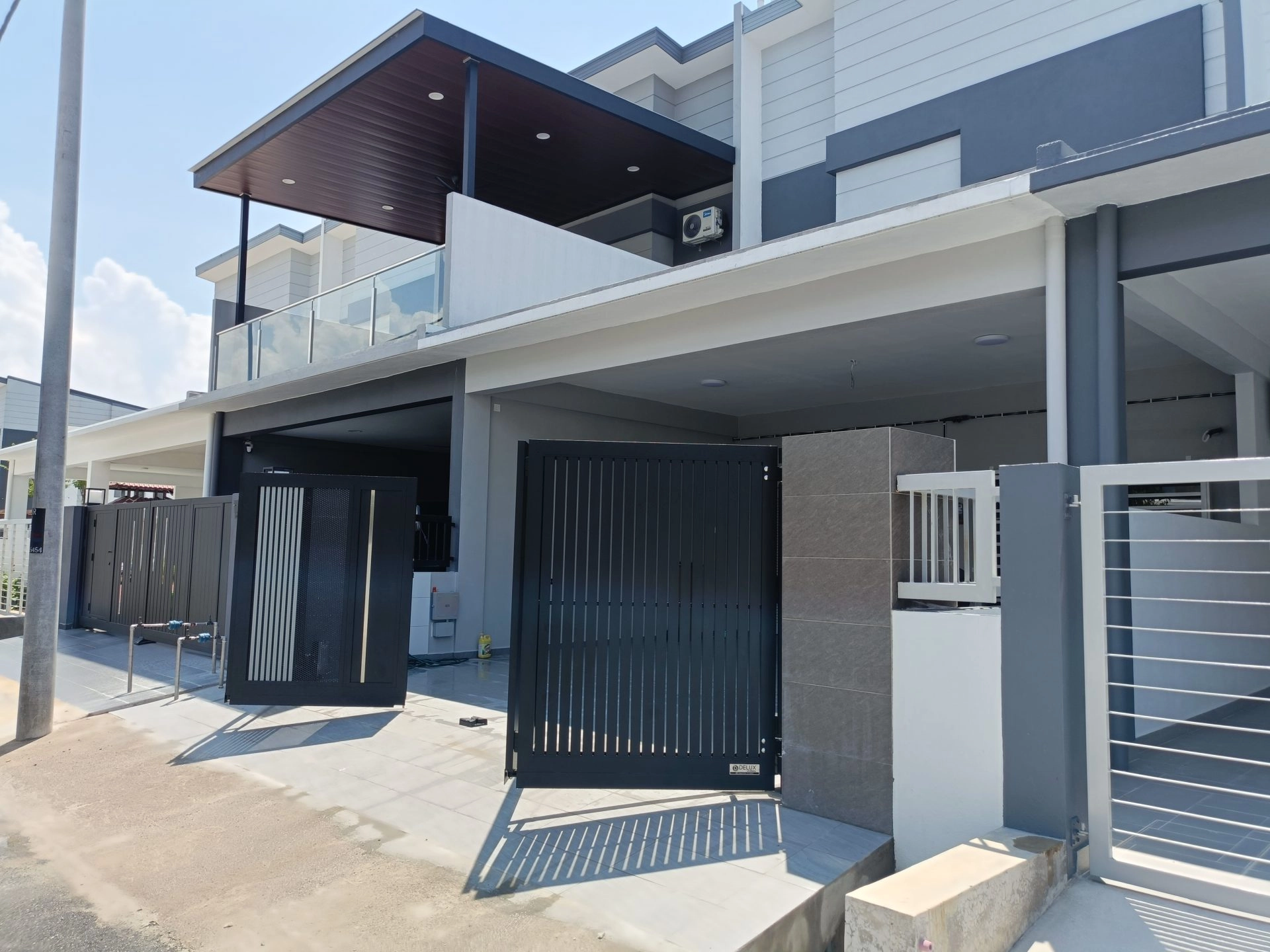 Trackless folding gate Trackless autogate Folding gate Malaysia Aluminium gate Malaysia Delux autogate Unigate Autogate Malaysia Unigate Malaysia Trackless gate Malaysia Aluminium gate supplier Malaysia Aluminium auto gate Autogate price Autogate system price Trackless autogate malaysia price Autogate malaysia price Aluminium gate suppliers linex 3