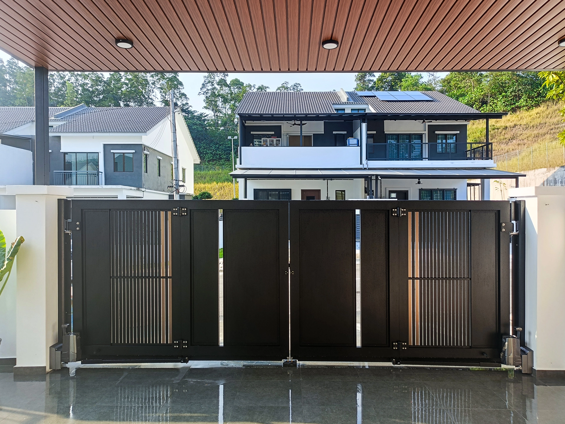 Trackless folding gate Trackless autogate Folding gate Malaysia Aluminium gate Malaysia Delux autogate Unigate Autogate Malaysia Unigate Malaysia Trackless gate Malaysia Aluminium gate supplier Malaysia Aluminium auto gate Autogate price Autogate system price Trackless autogate malaysia price Autogate malaysia price Aluminium gate suppliers LINO GN101